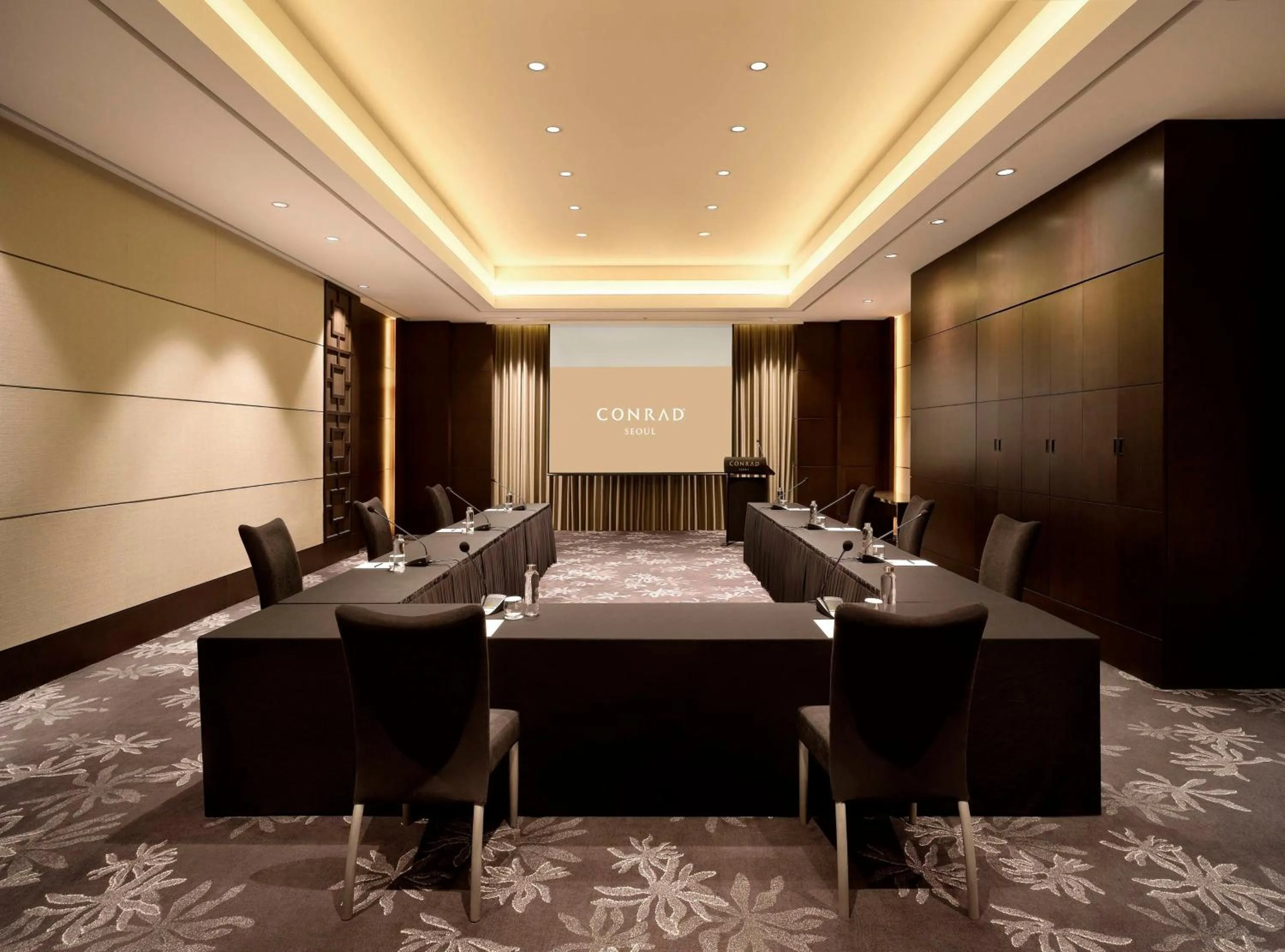 Meeting/conference room in Conrad Seoul