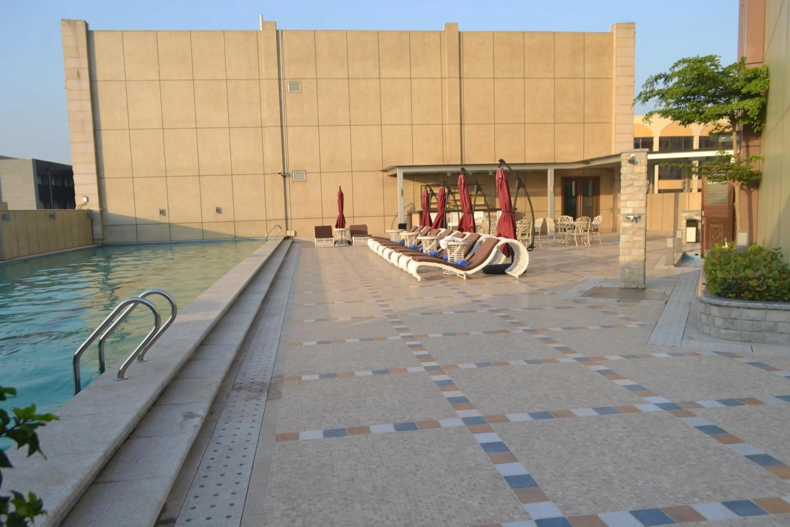 Swimming pool in Hotel Kaloum
