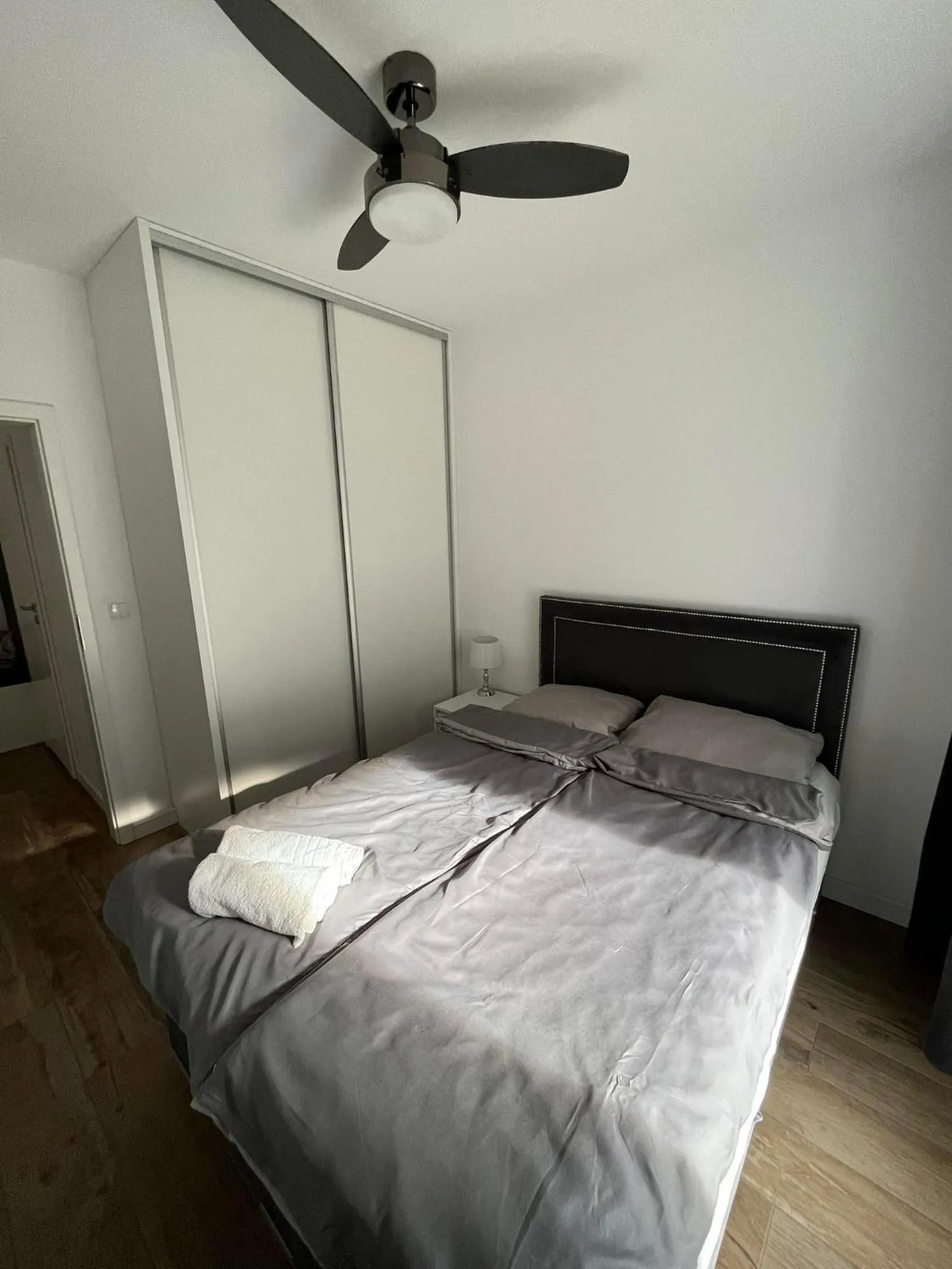 Bedroom, Bed in Sleepy3city Apartments Batorego 9