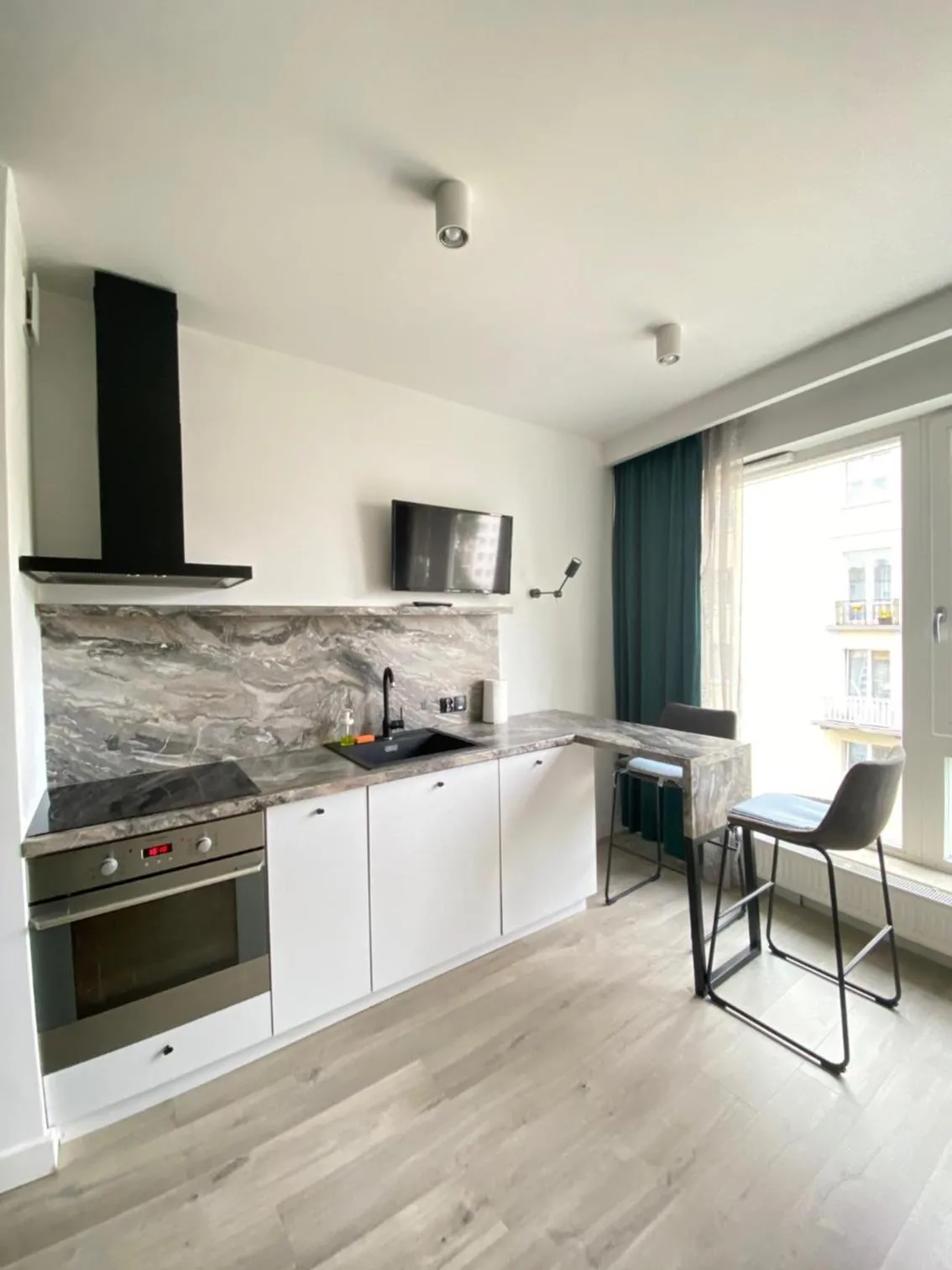 Kitchen or kitchenette in Sleepy3city Apartments Batorego 9