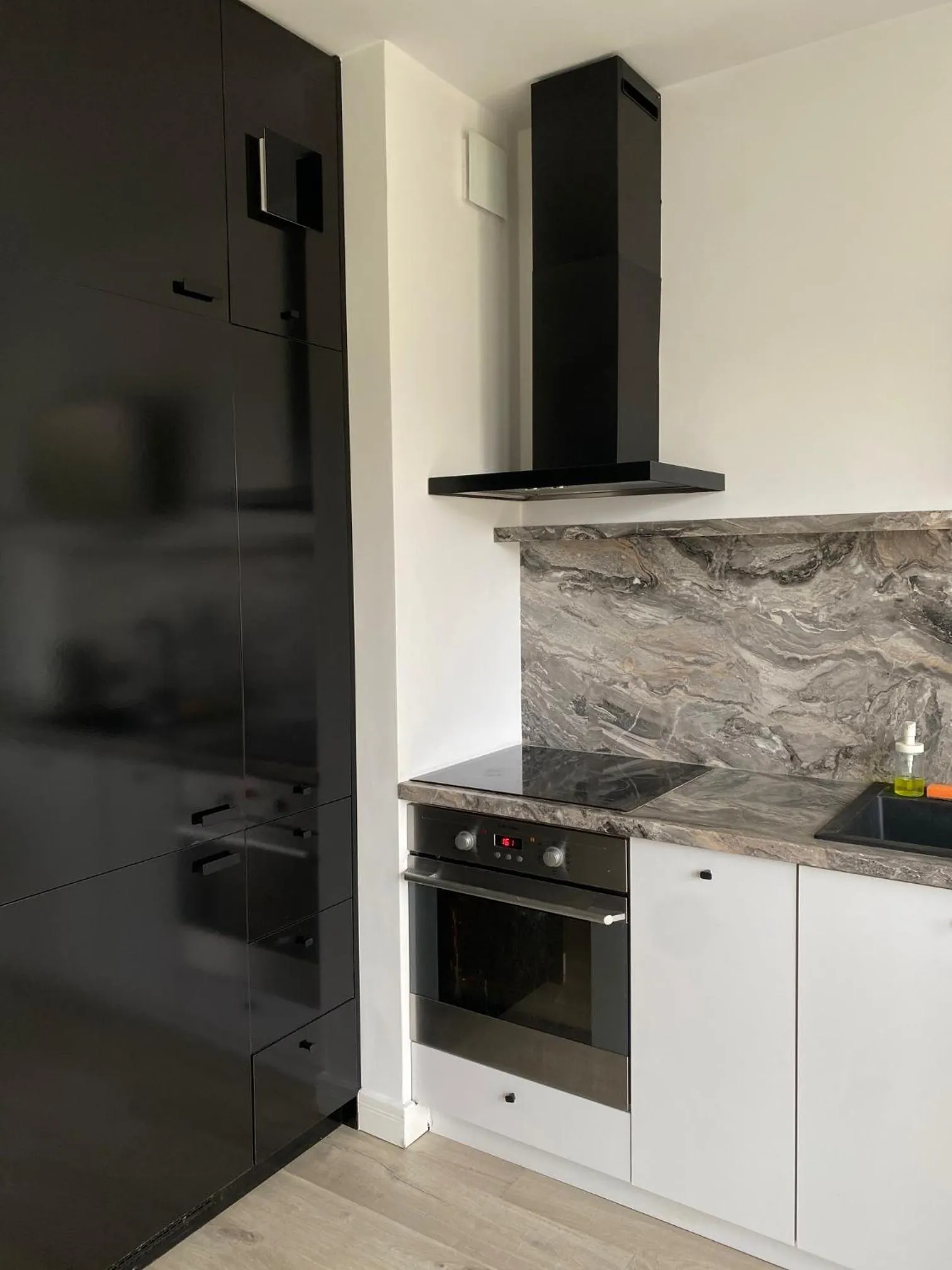 Kitchen or kitchenette in Sleepy3city Apartments Batorego 9