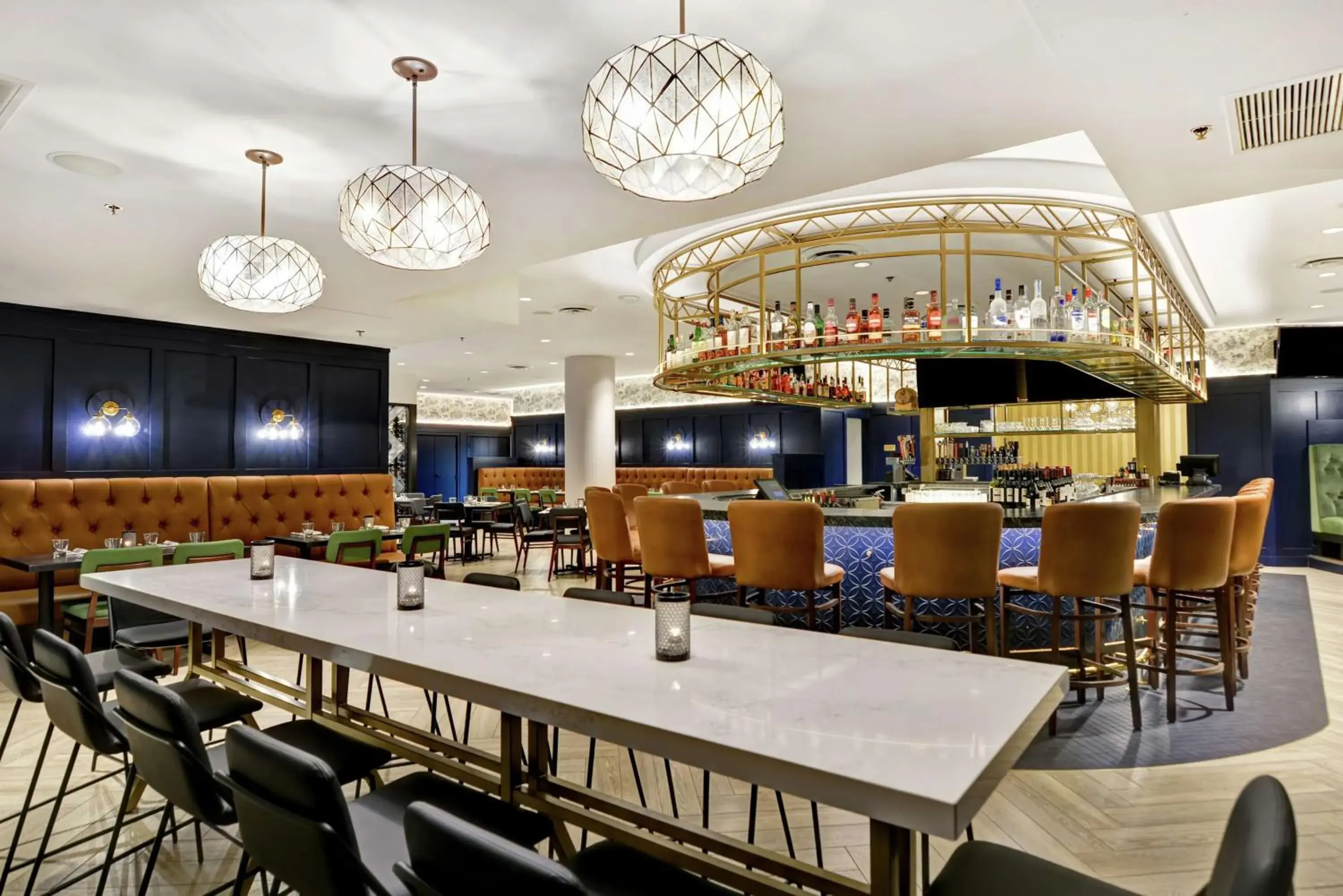 Lounge or bar in Embassy Suites by Hilton Minneapolis Airport Lounge or bar in Embassy Suites by Hilton Minneapolis Airport