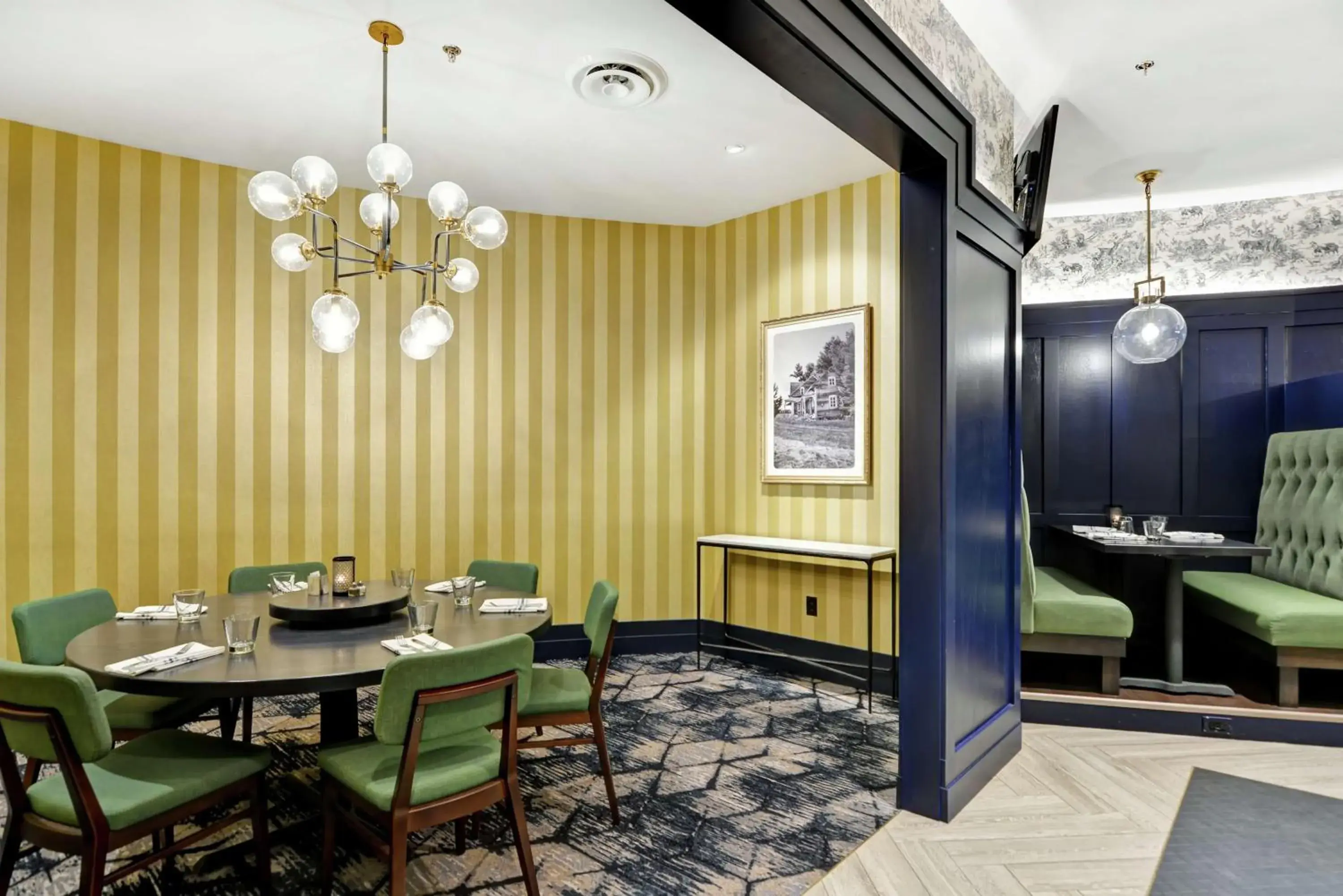 Restaurant/places to eat in Embassy Suites by Hilton Minneapolis Airport Restaurant/places to eat in Embassy Suites by Hilton Minneapolis Airport