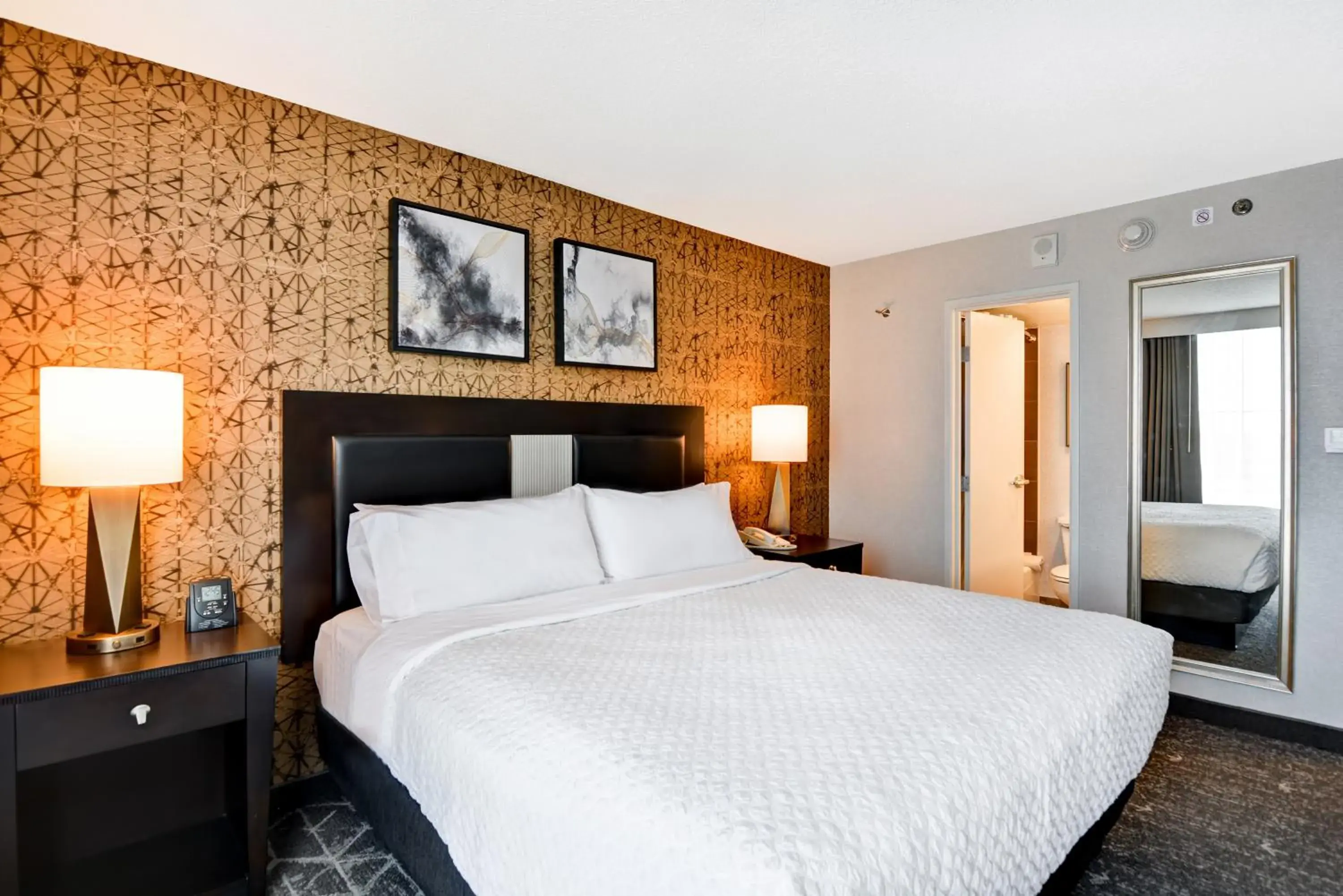 Bedroom, Bed in Embassy Suites by Hilton Minneapolis Airport Bedroom, Bed in Embassy Suites by Hilton Minneapolis Airport