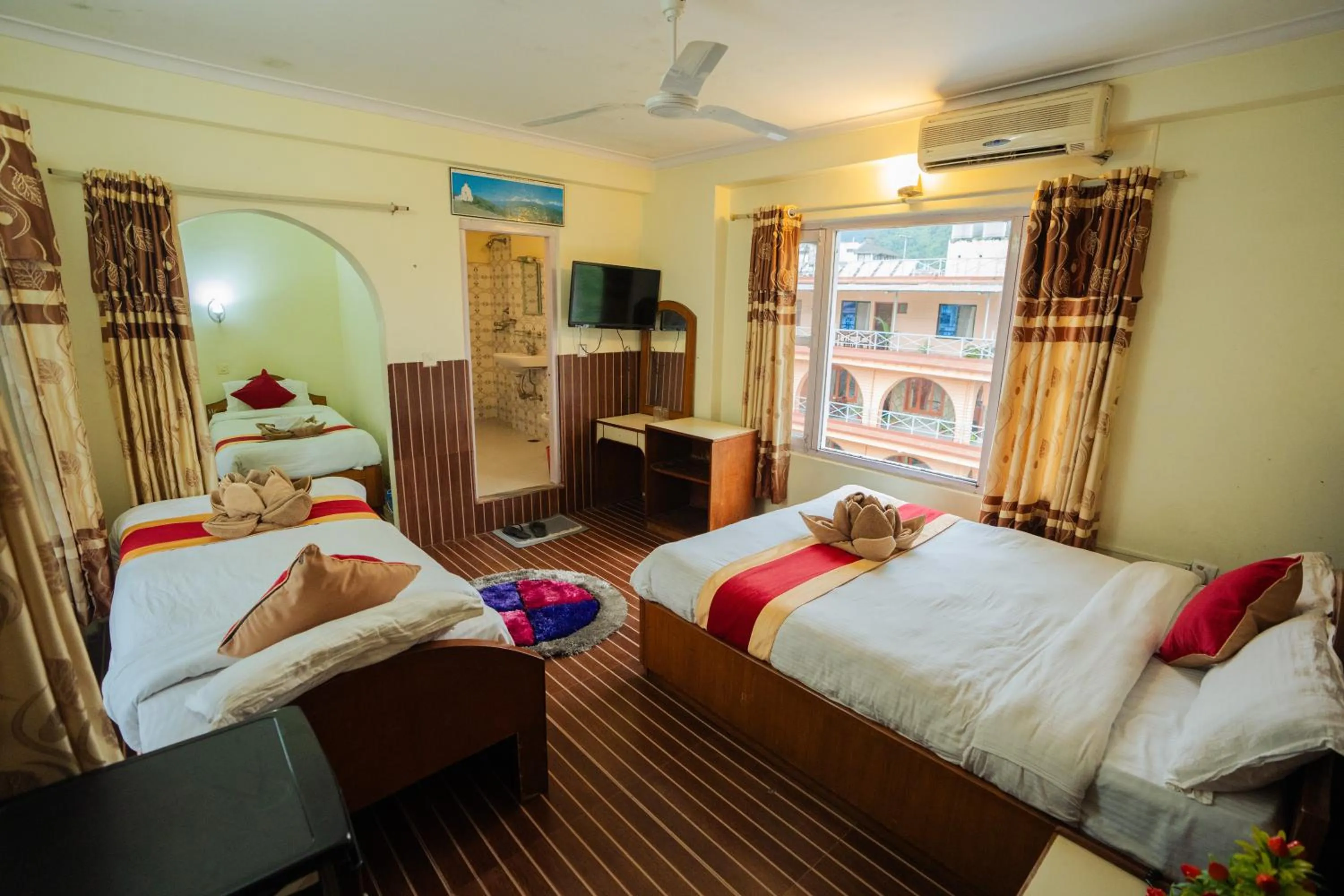 Bed in Hotel Himalayan Inn