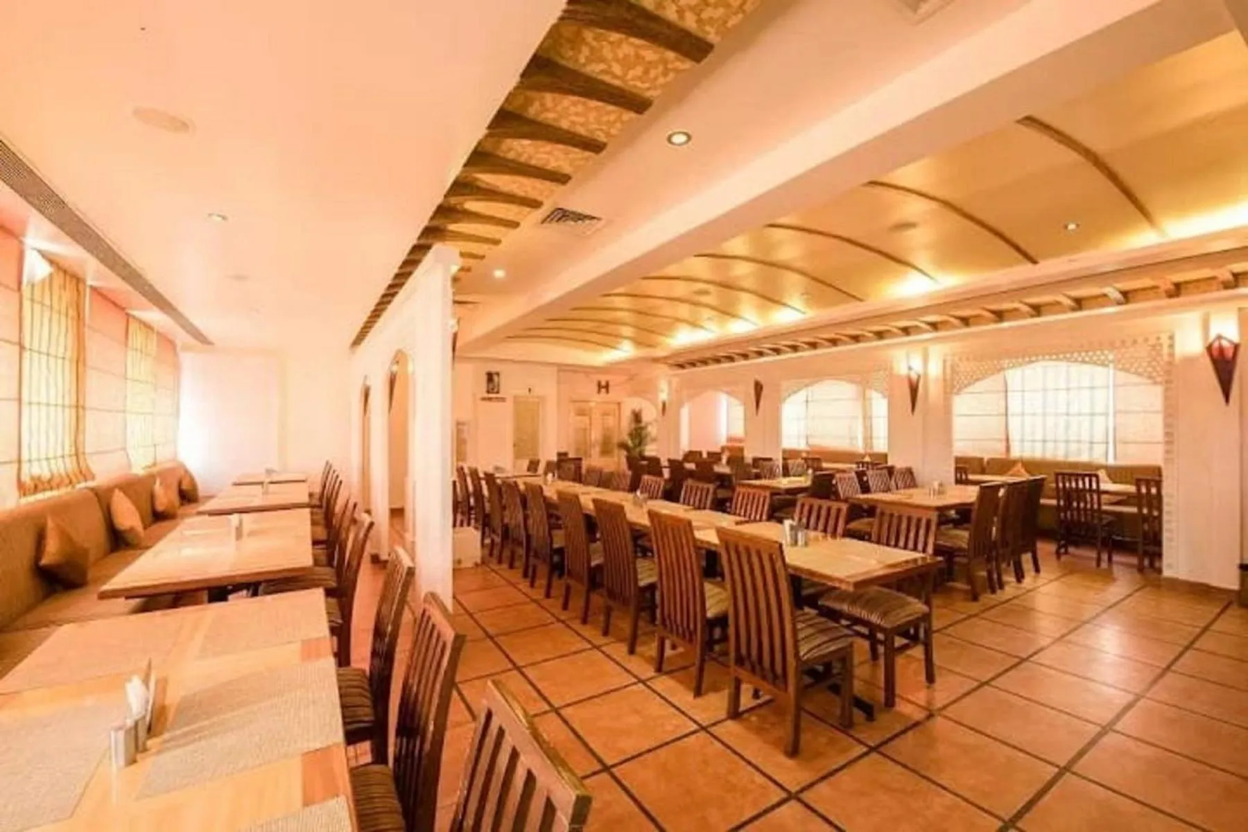 Restaurant/places to eat in Hotel Silicrest