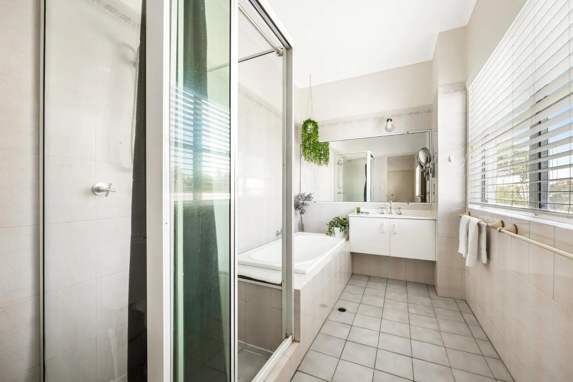 Bathroom in Central Motel Mooloolaba and Apartments