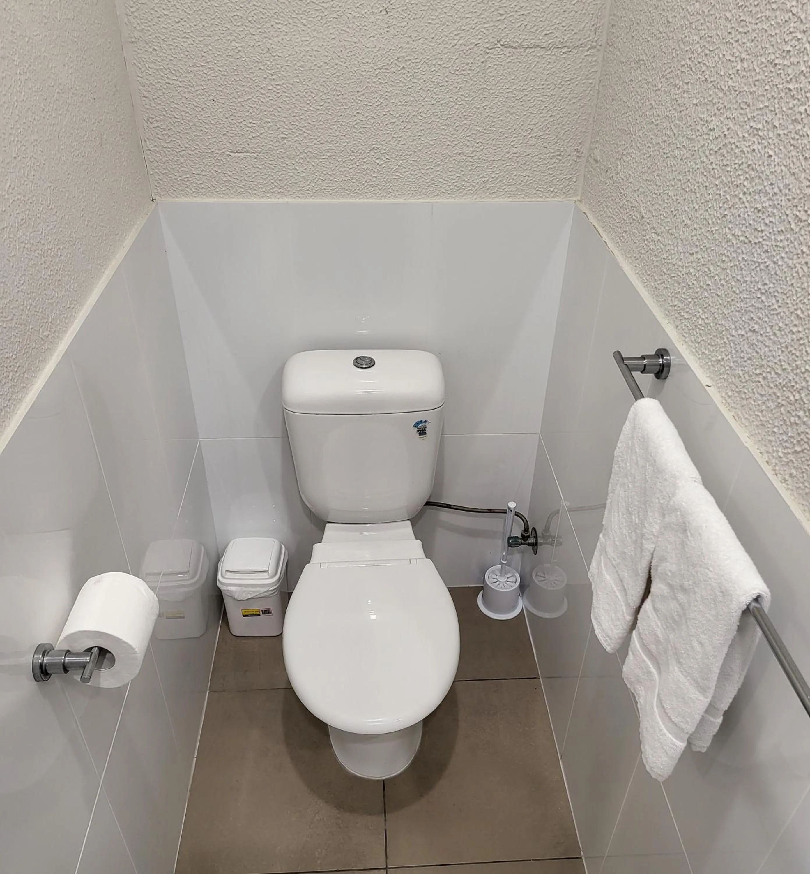 Toilet in Central Motel Mooloolaba and Apartments