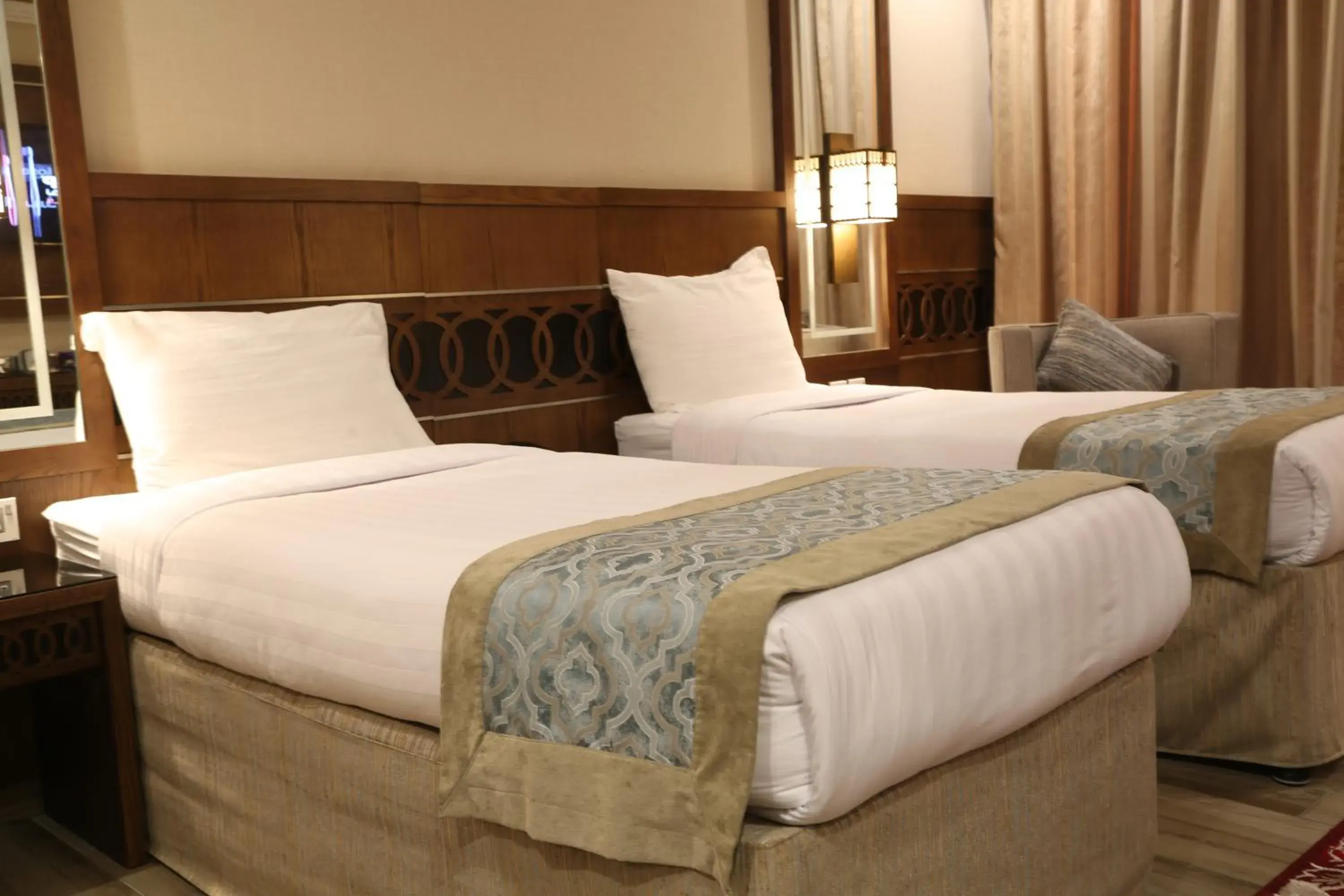 Twin Room in Violet Al Azizia Hotel MASJID Al Qatari Twin Room in Violet Al Azizia Hotel MASJID Al Qatari