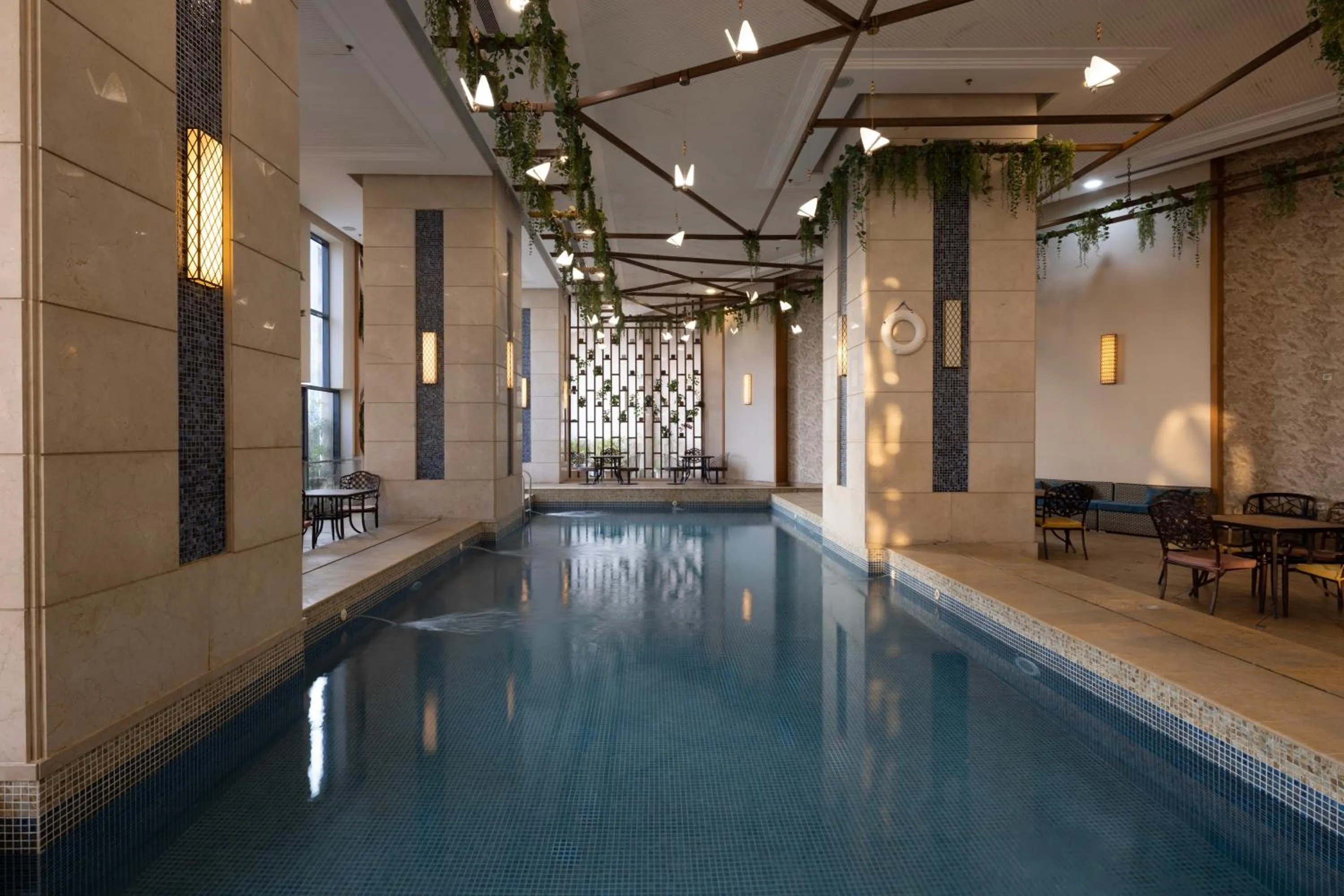 Swimming pool in Violet Al Azizia Hotel MASJID Al Qatari