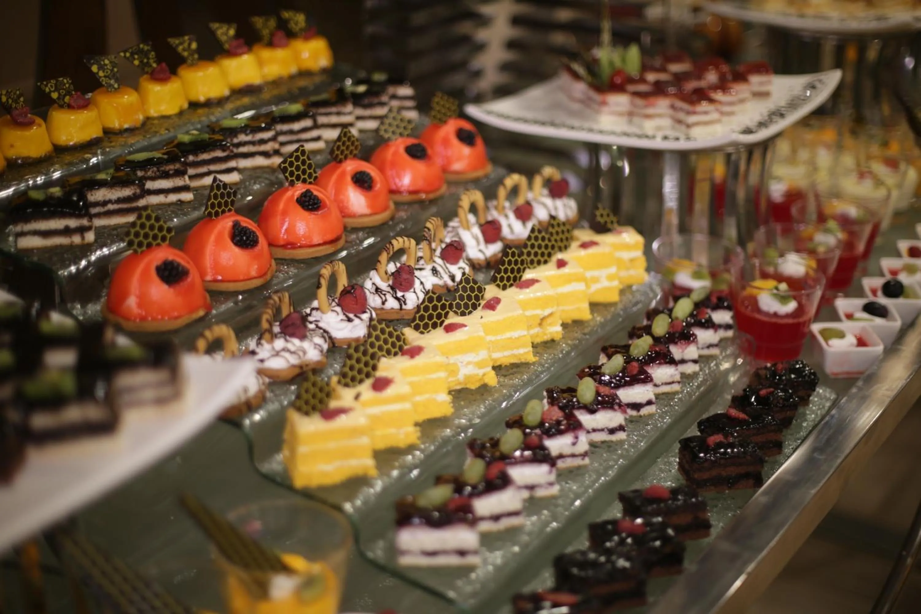 Restaurant/places to eat in Violet Al Azizia Hotel MASJID Al Qatari