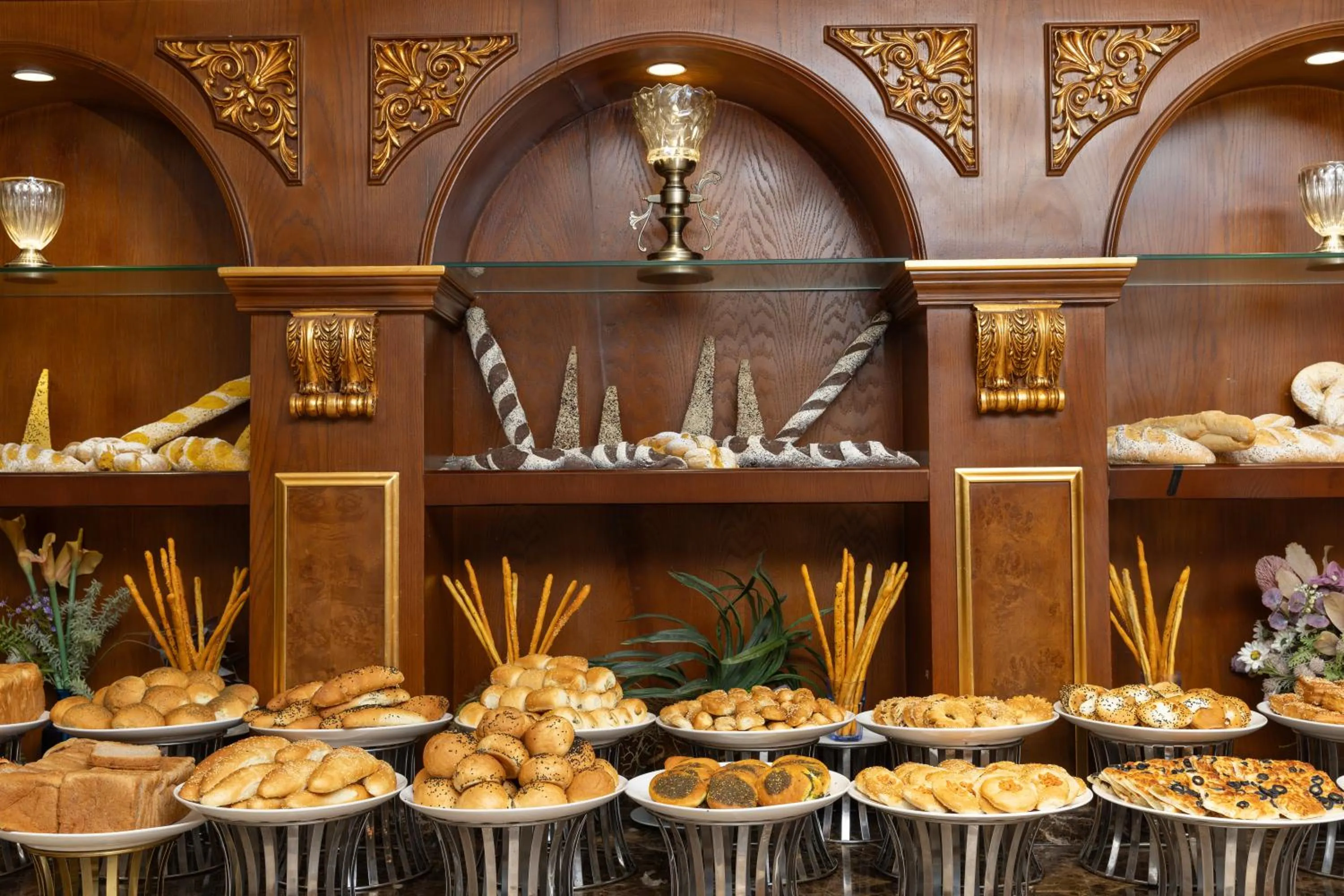 Food and drinks in Violet Al Azizia Hotel MASJID Al Qatari