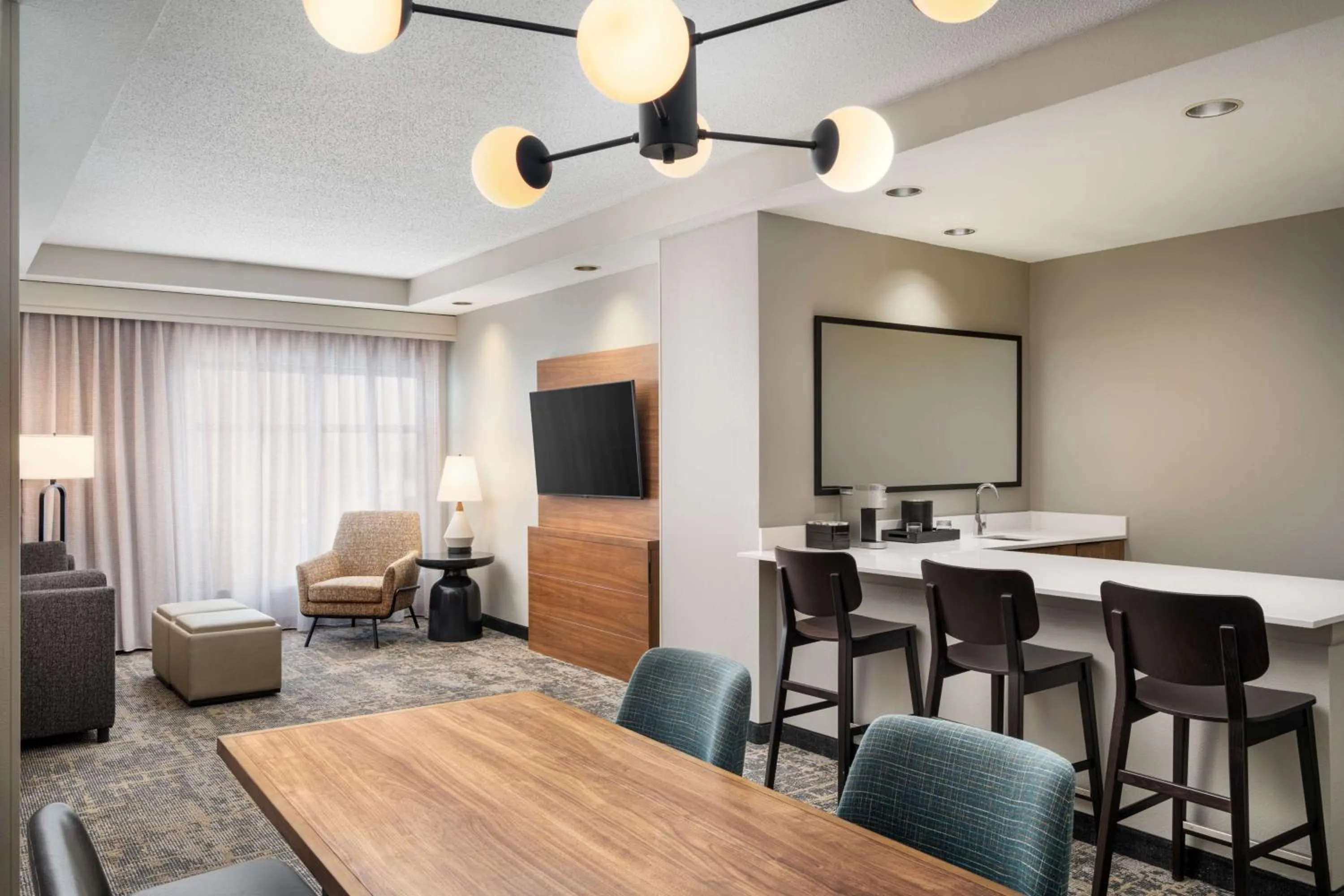 Living room in Embassy Suites Lincoln