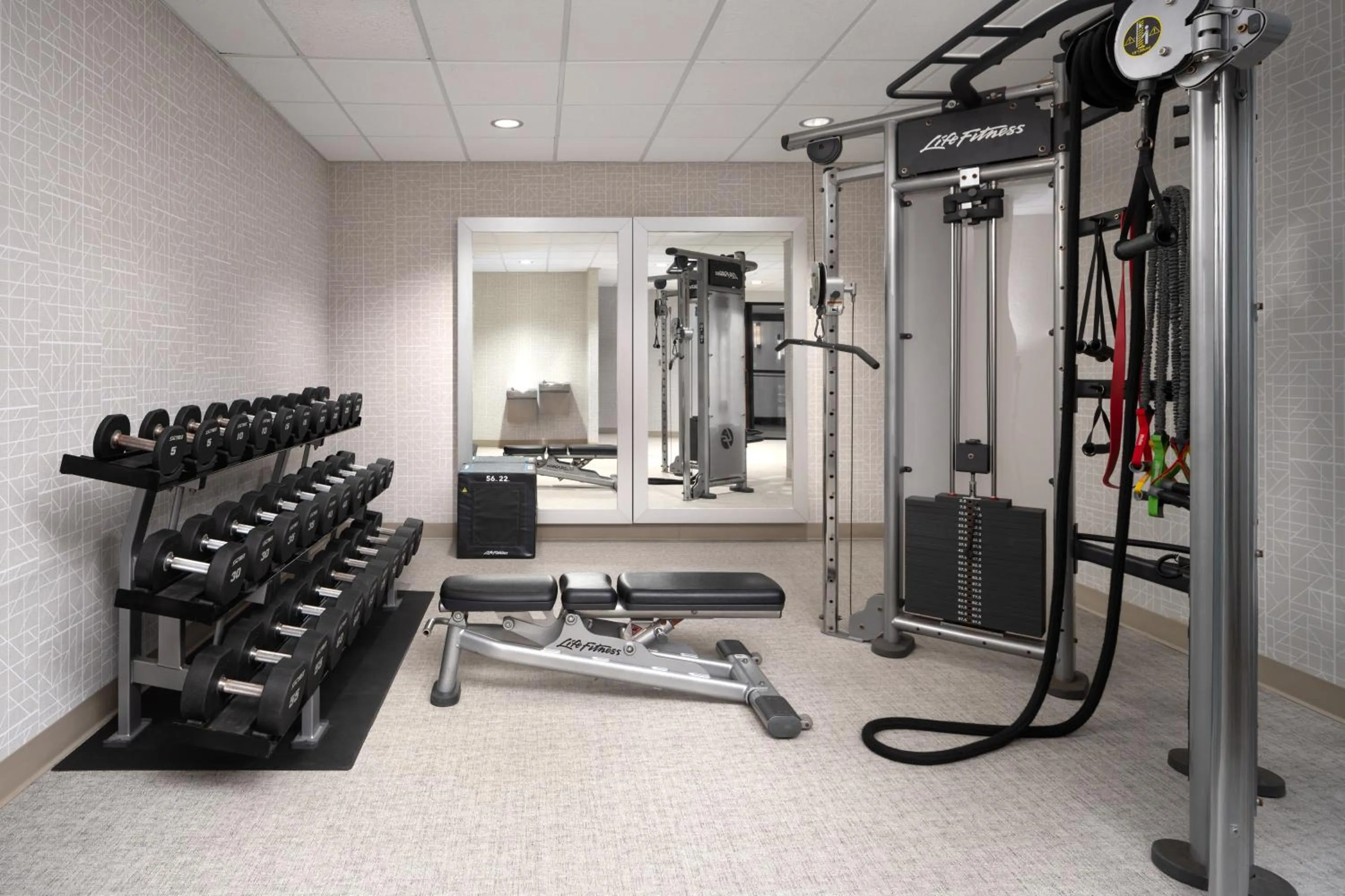 Fitness centre/facilities in Embassy Suites Lincoln