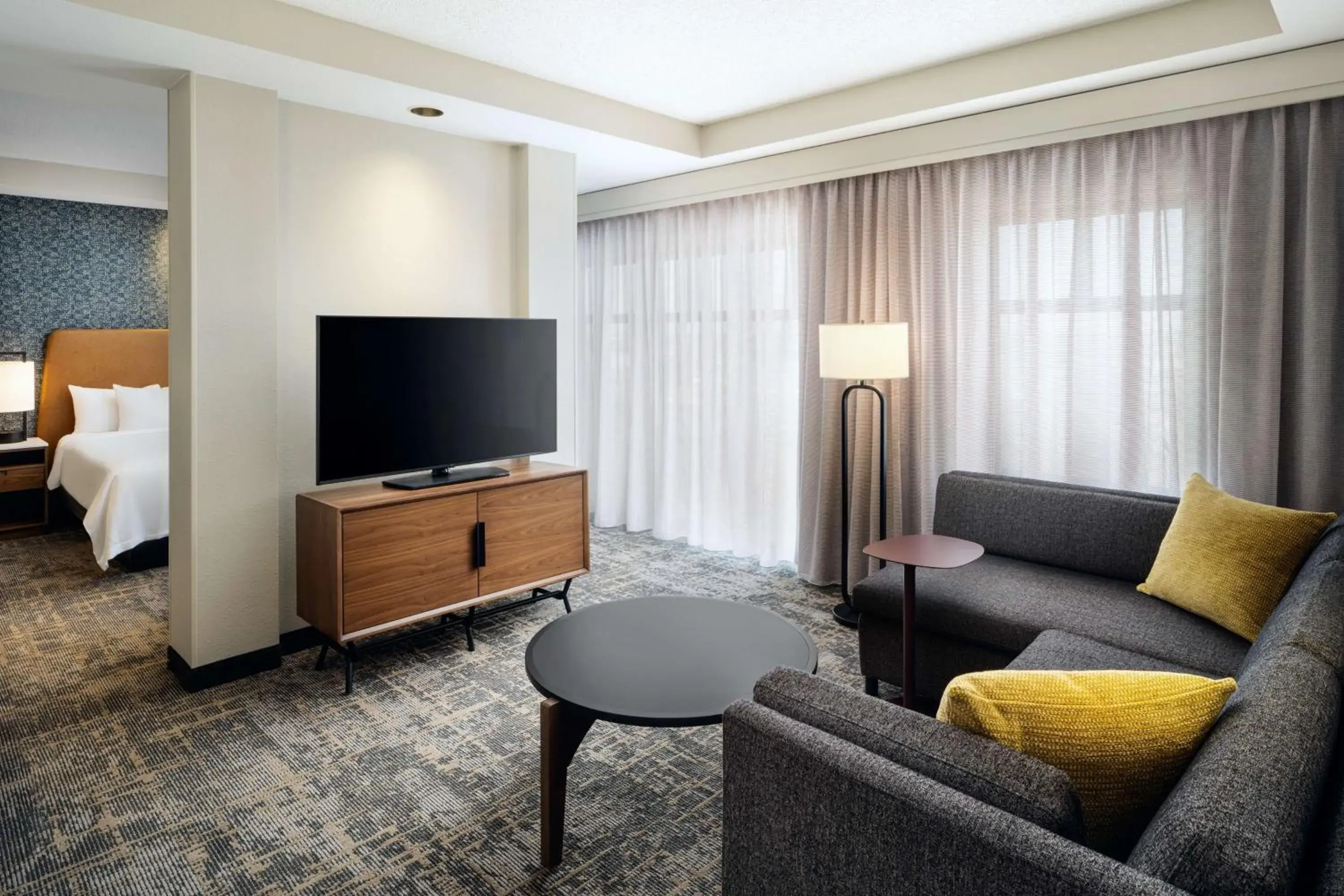 Living room, Bed in Embassy Suites Lincoln Living room, Bed in Embassy Suites Lincoln