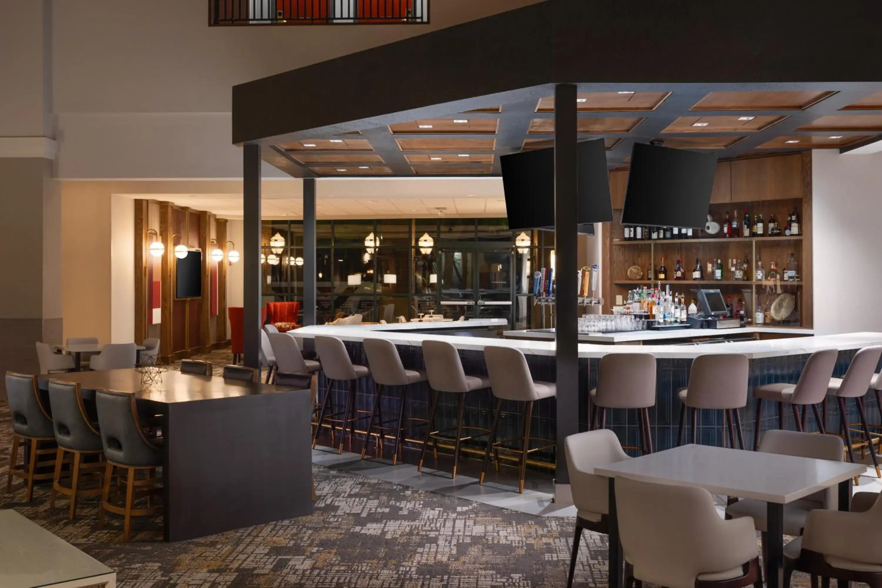 Lounge or bar in Embassy Suites Lincoln Lounge or bar in Embassy Suites Lincoln