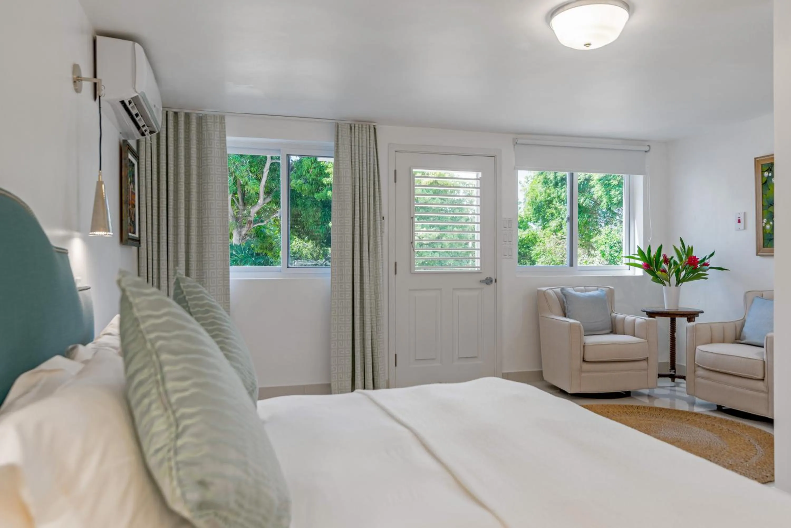 Bed in Magnificent 5-Bedroom Estate Villa, Sleeps 12