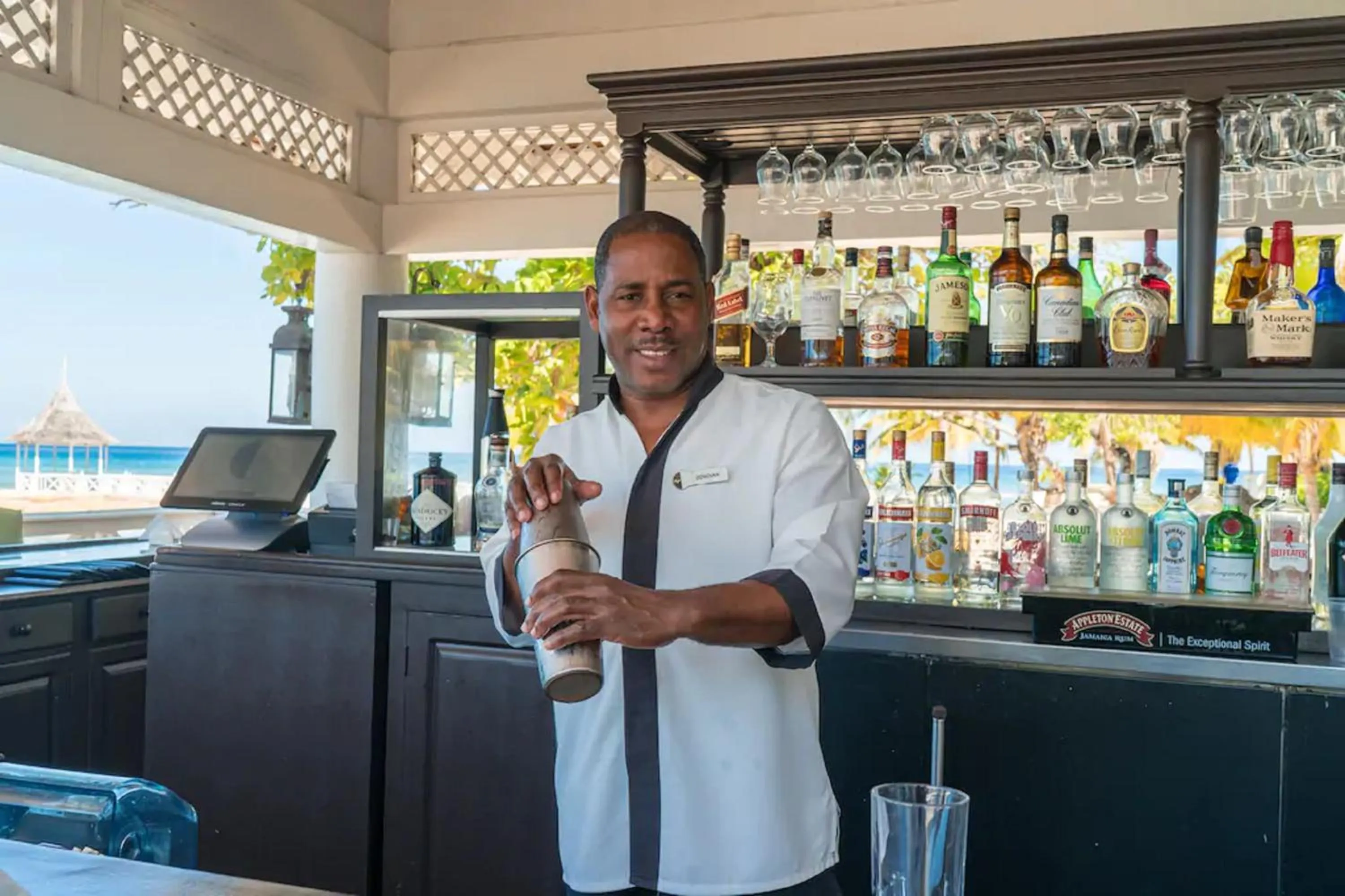 Restaurant/places to eat in Magnificent 5-Bedroom Estate Villa, Sleeps 12