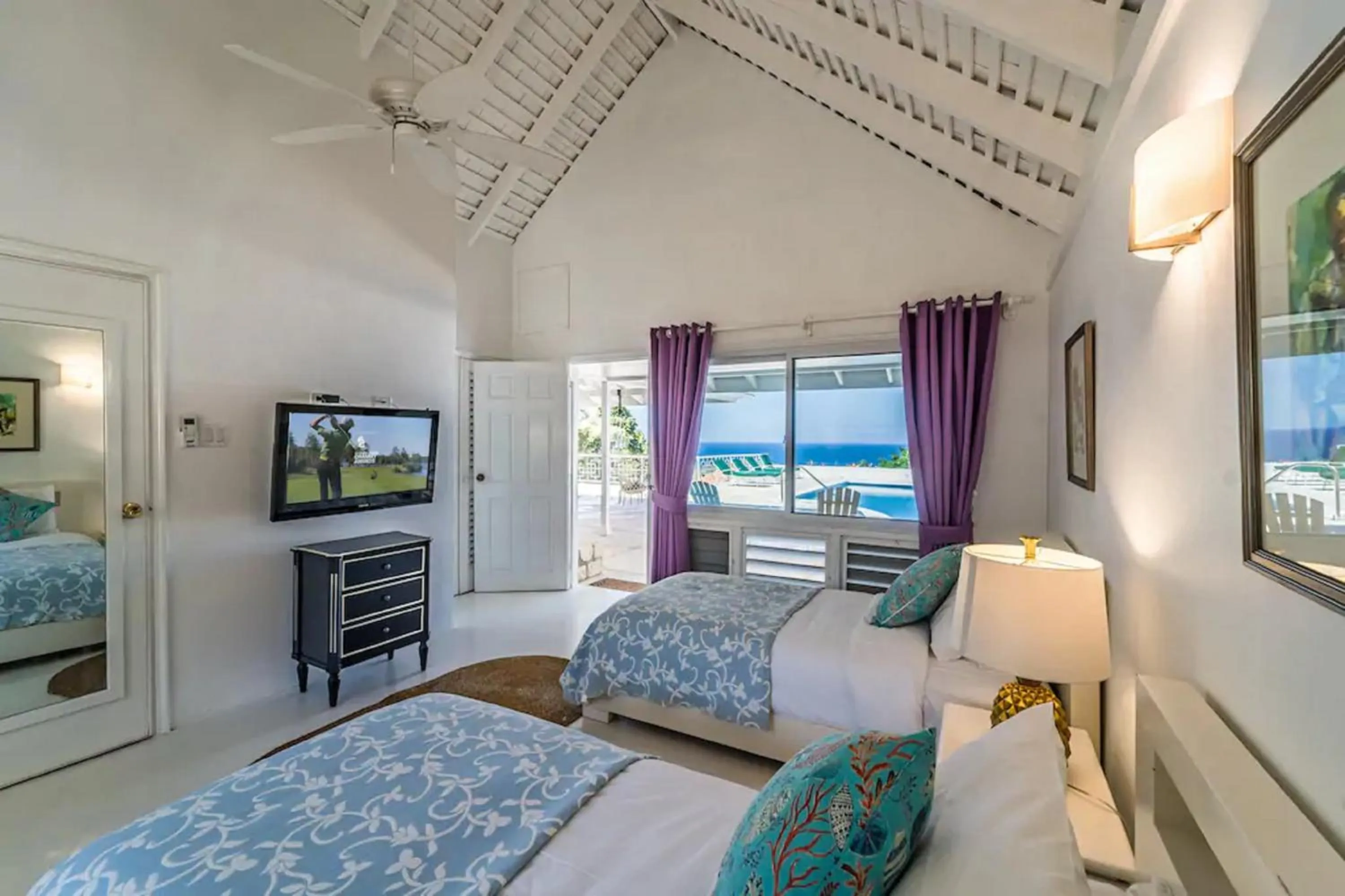 Bedroom, Bed in Magnificent 5-Bedroom Estate Villa, Sleeps 12