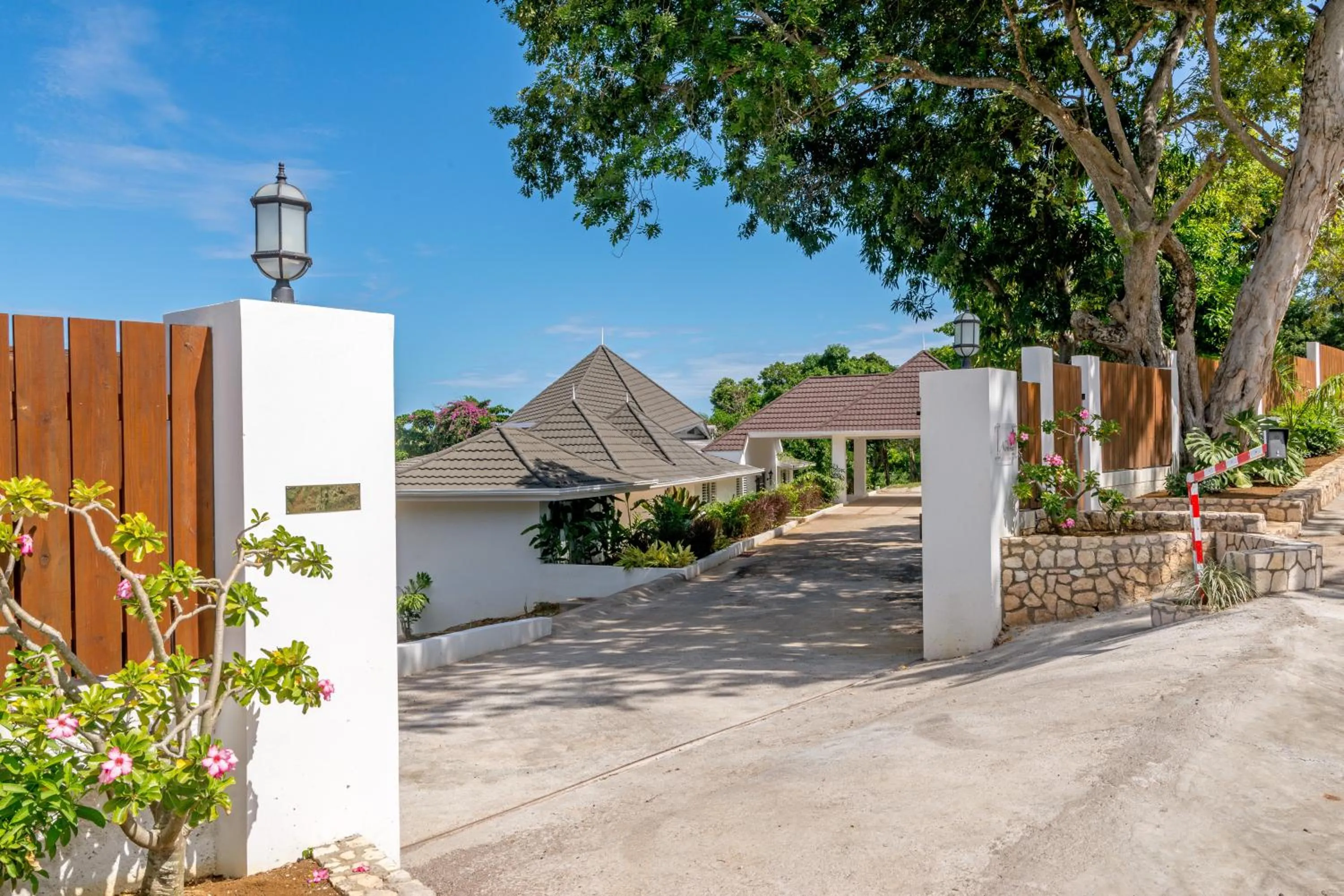 Magnificent 5-Bedroom Estate Villa, Sleeps 12