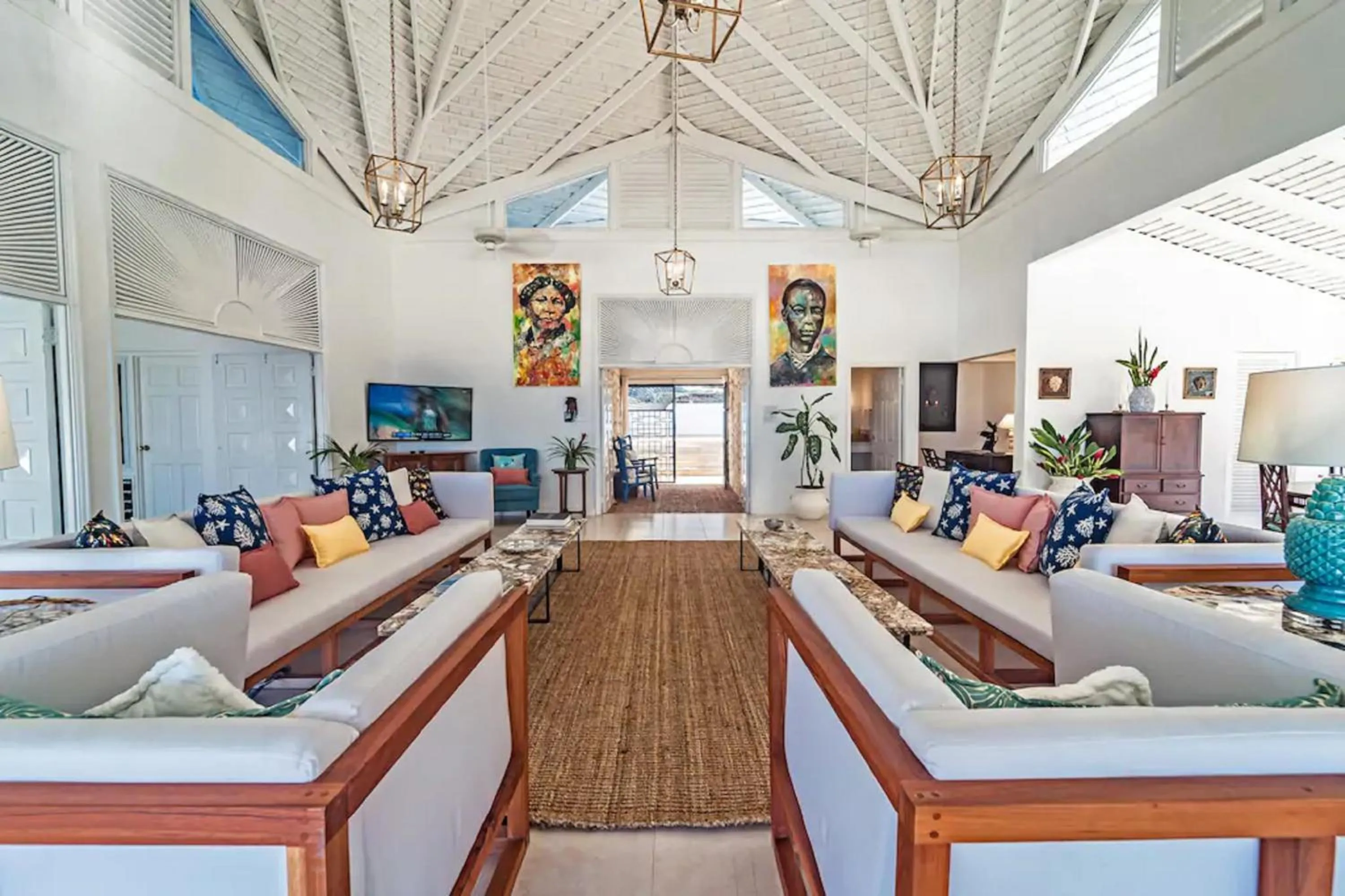 Living room in Magnificent 5-Bedroom Estate Villa, Sleeps 12