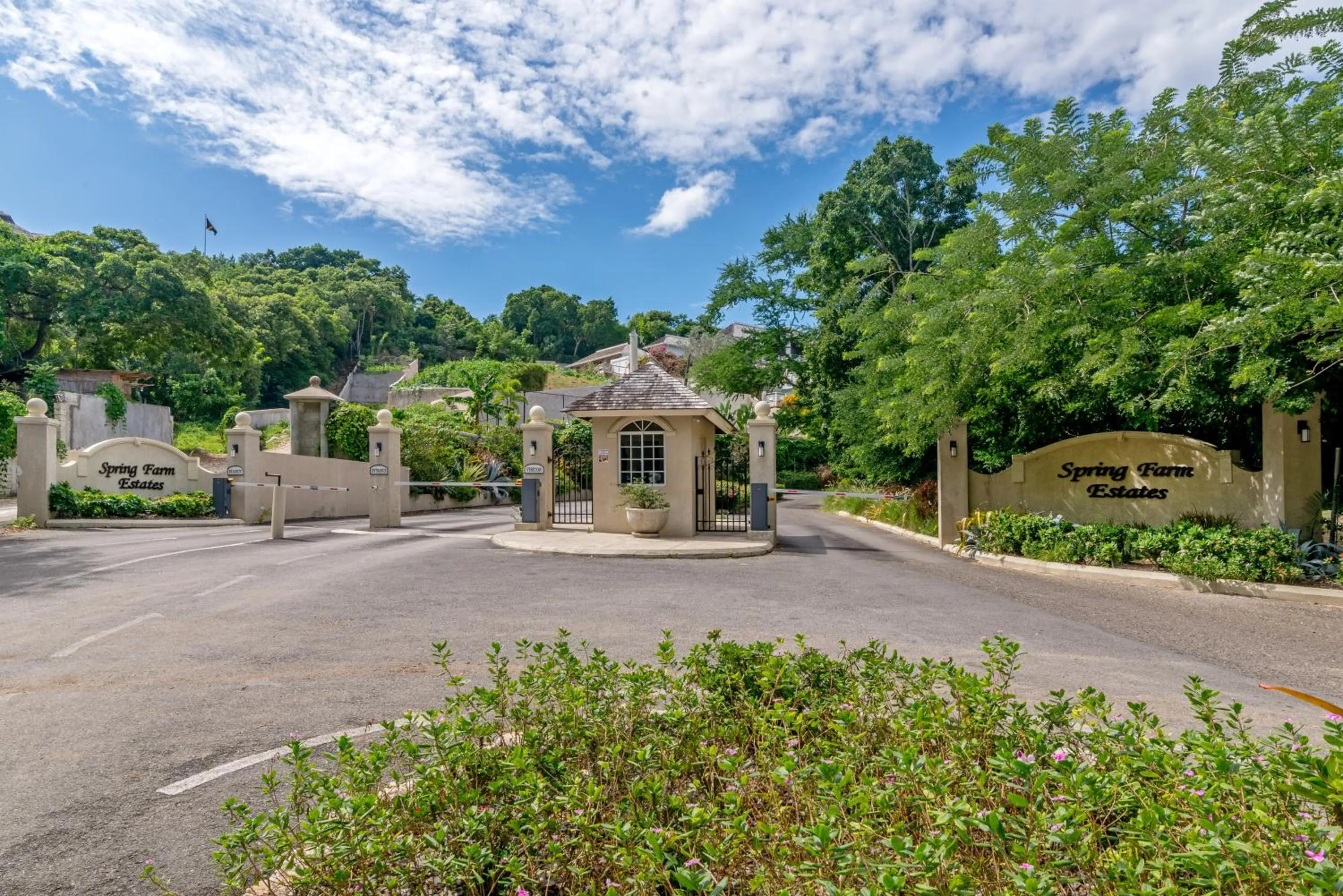 Magnificent 5-Bedroom Estate Villa, Sleeps 12