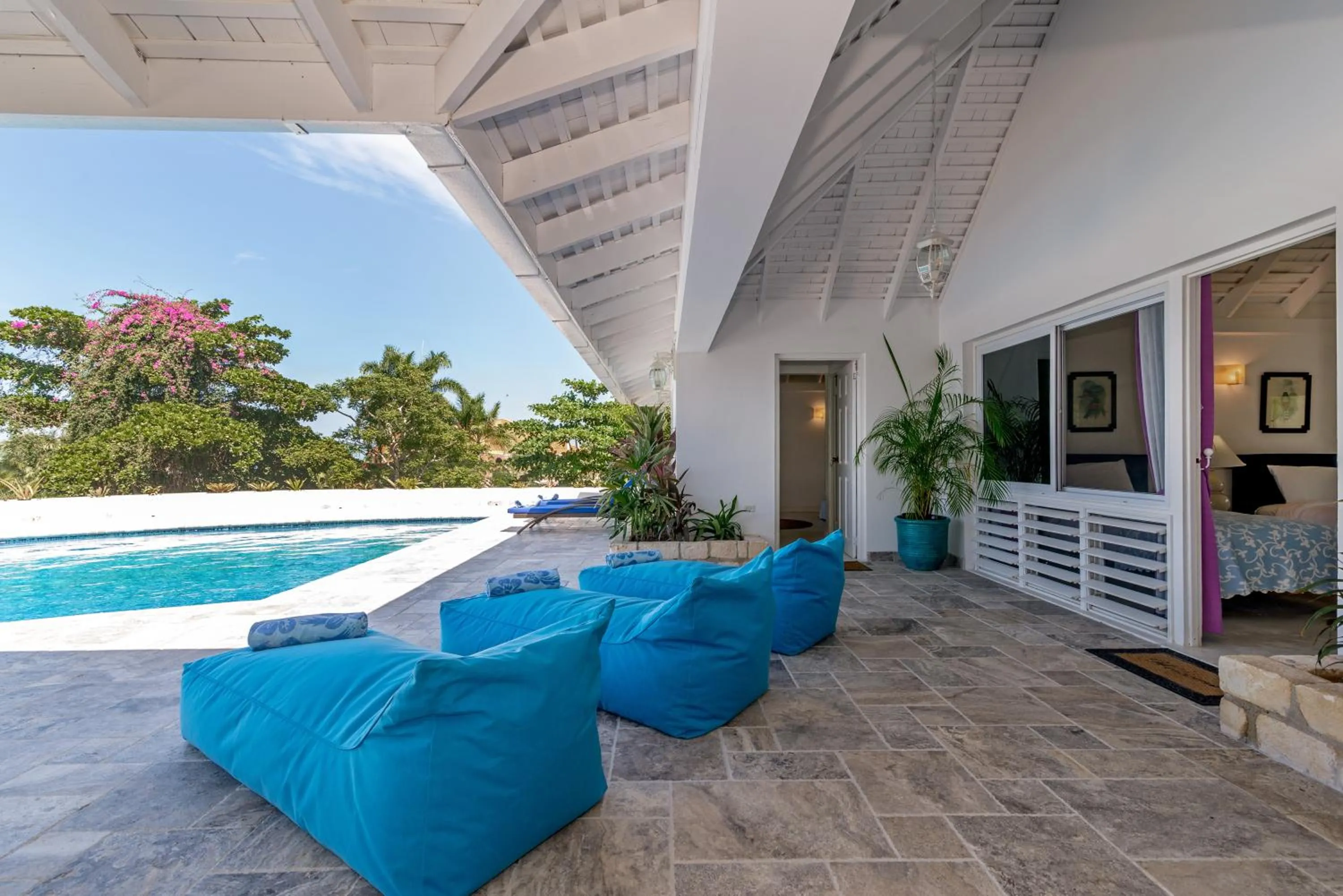Magnificent 5-Bedroom Estate Villa, Sleeps 12