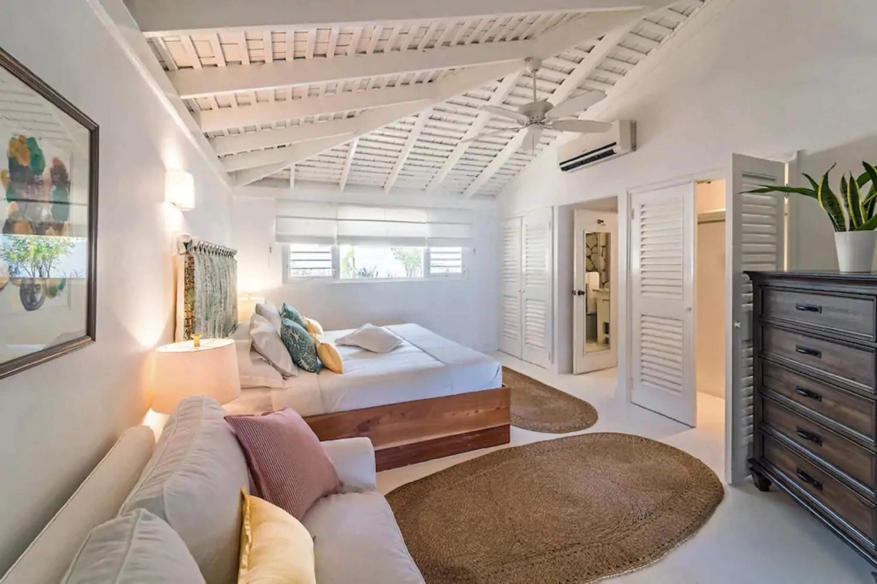 Bedroom, Bed in Magnificent 5-Bedroom Estate Villa, Sleeps 12