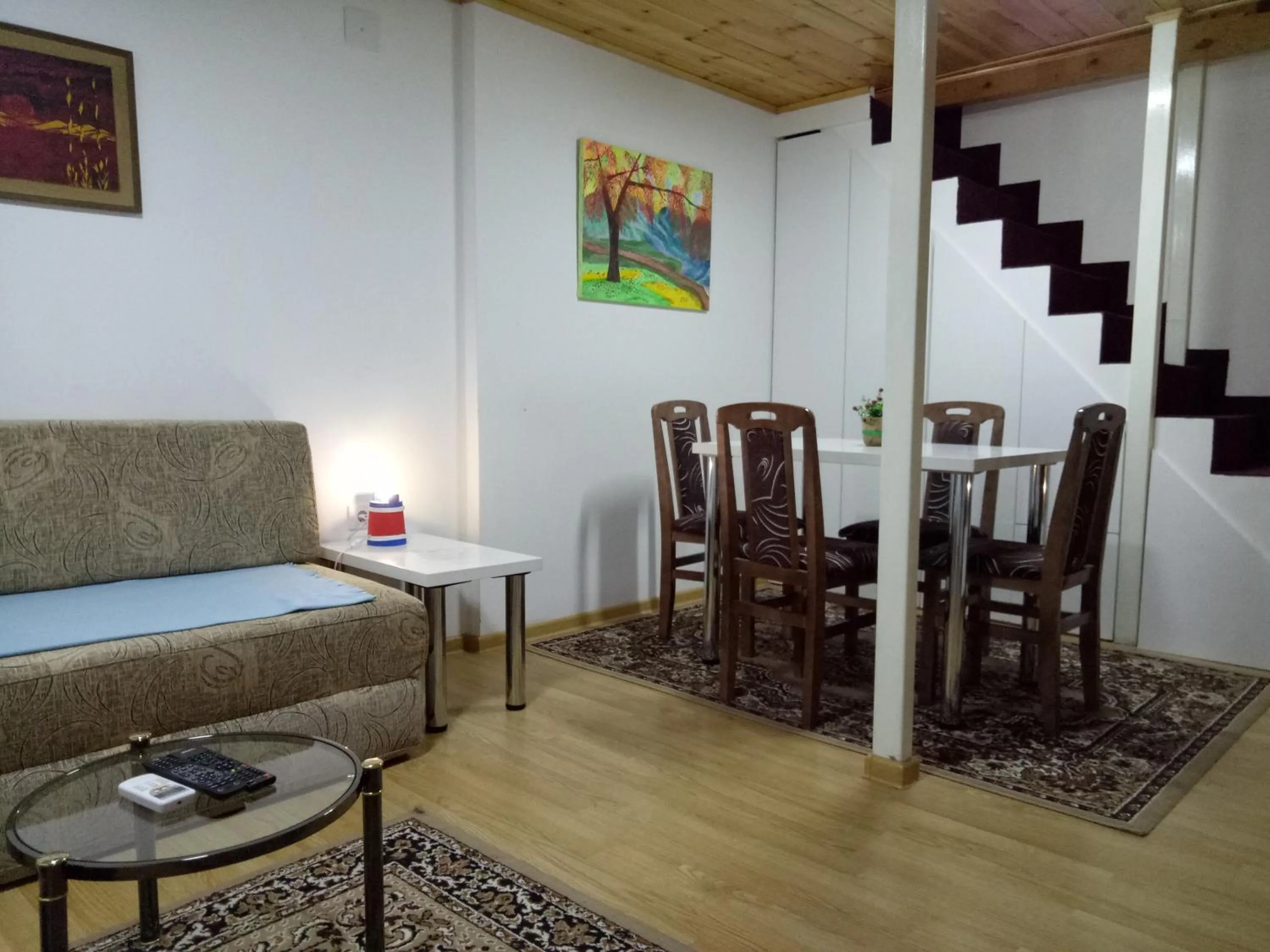 Seating area in Tiki Apartmen
