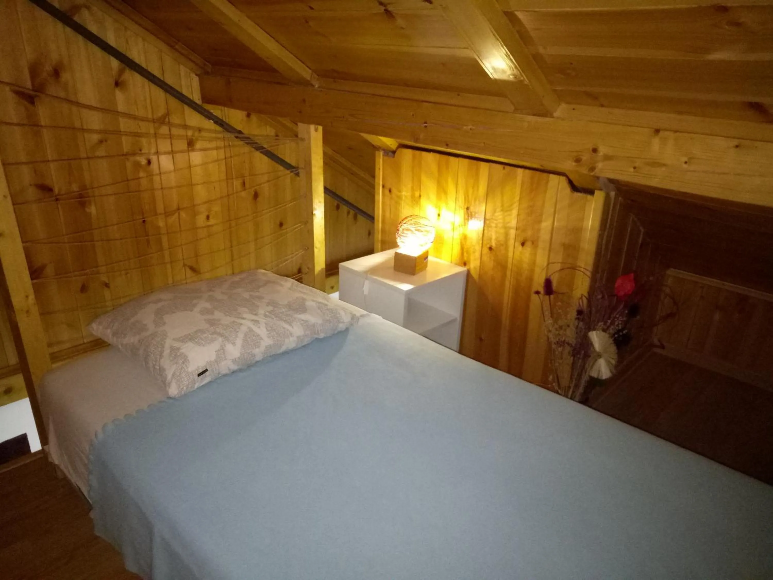 Bed in Tiki Apartmen