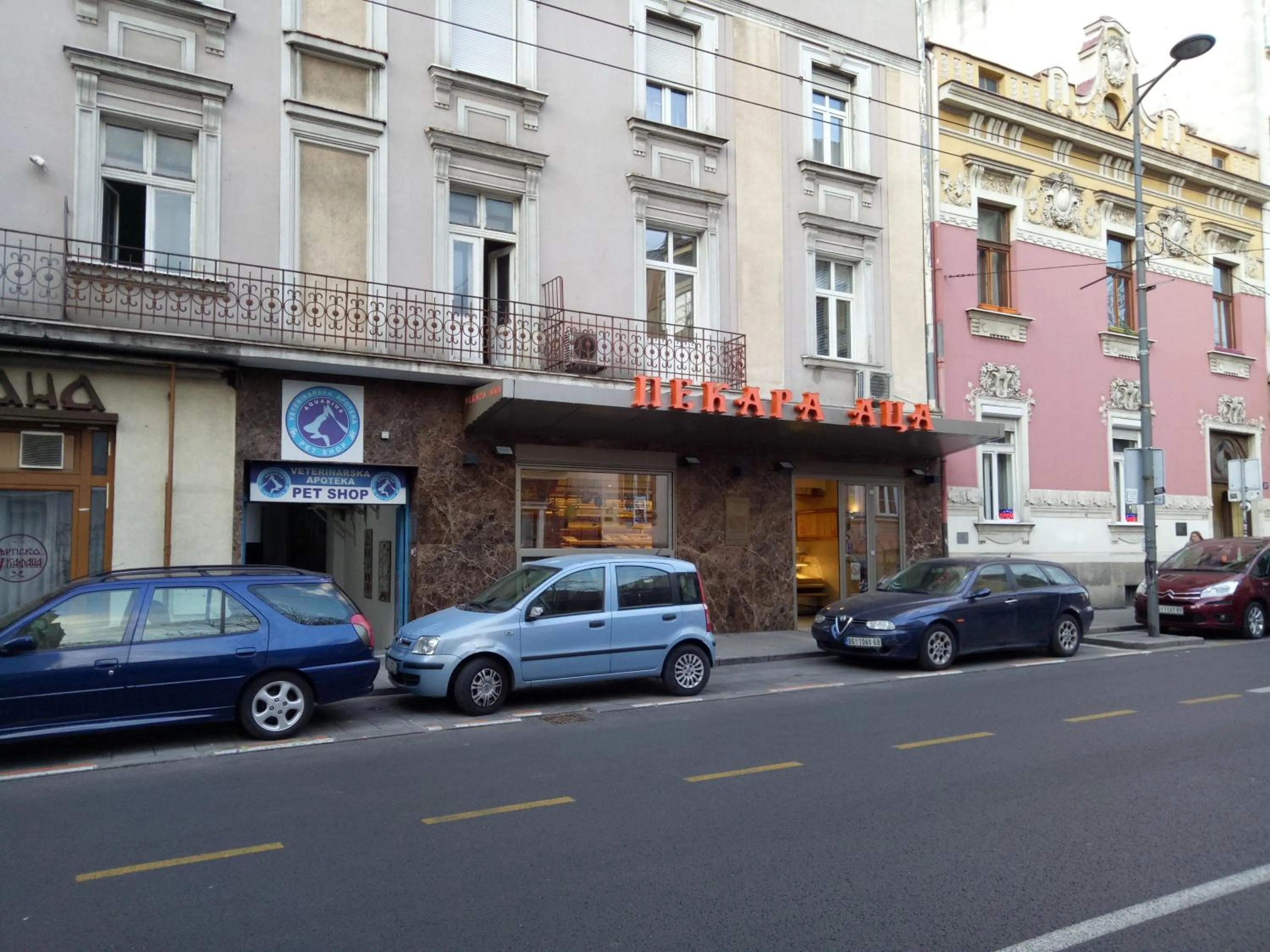 Property building in Tiki Apartmen
