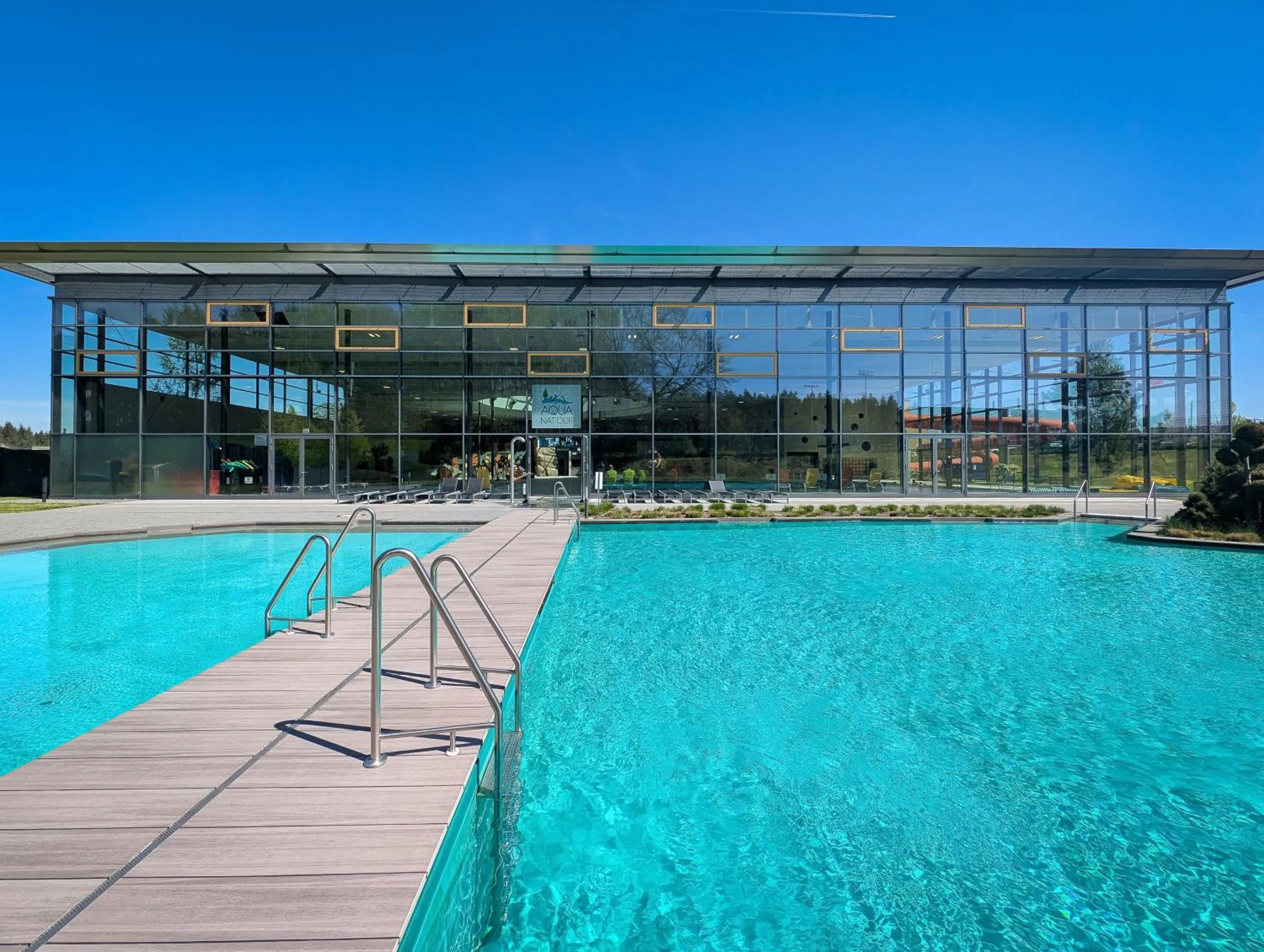 Swimming pool in Holiday Park La Sapinière