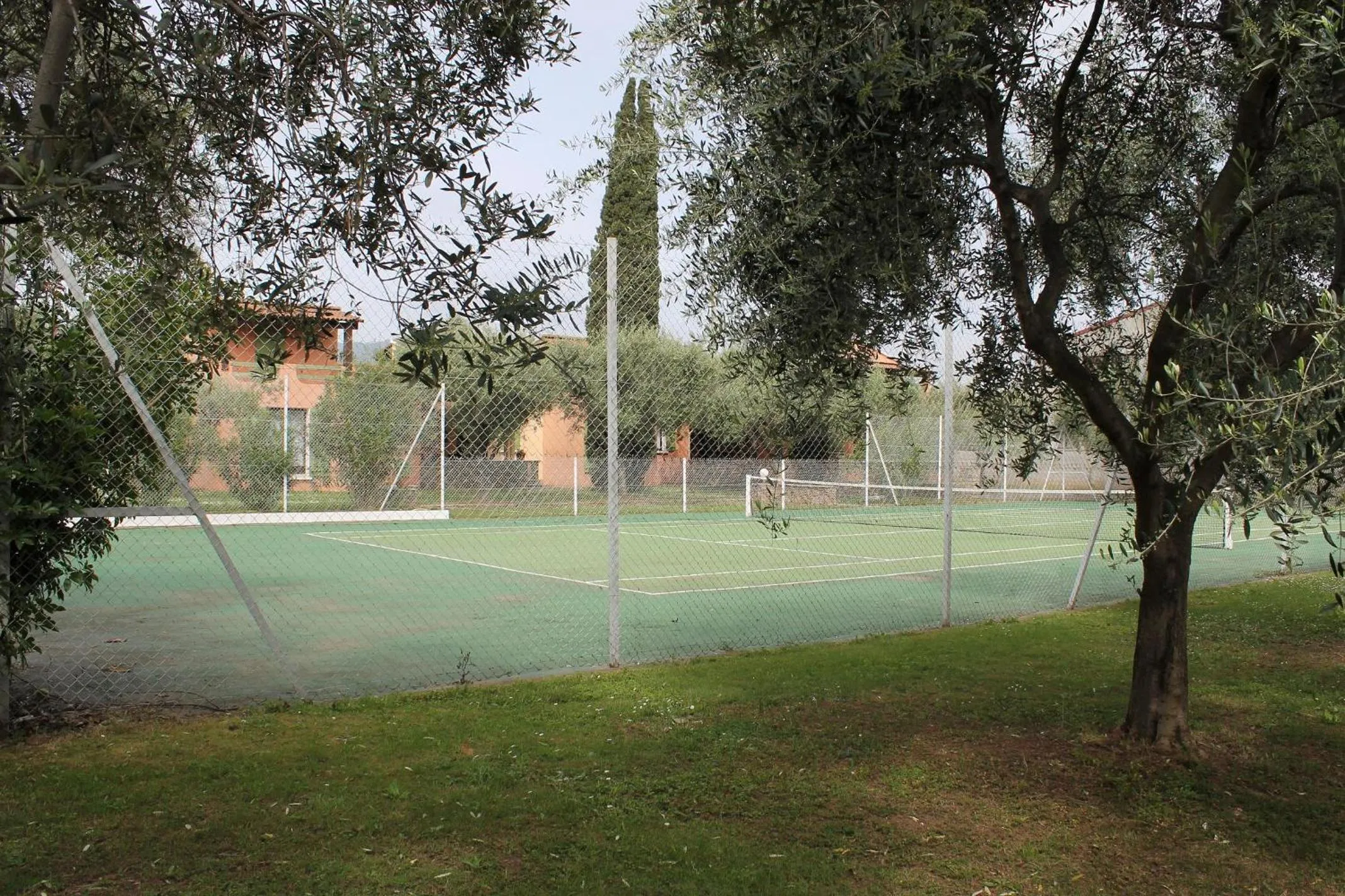 Tennis court in Domaine Le Clos des Oliviers