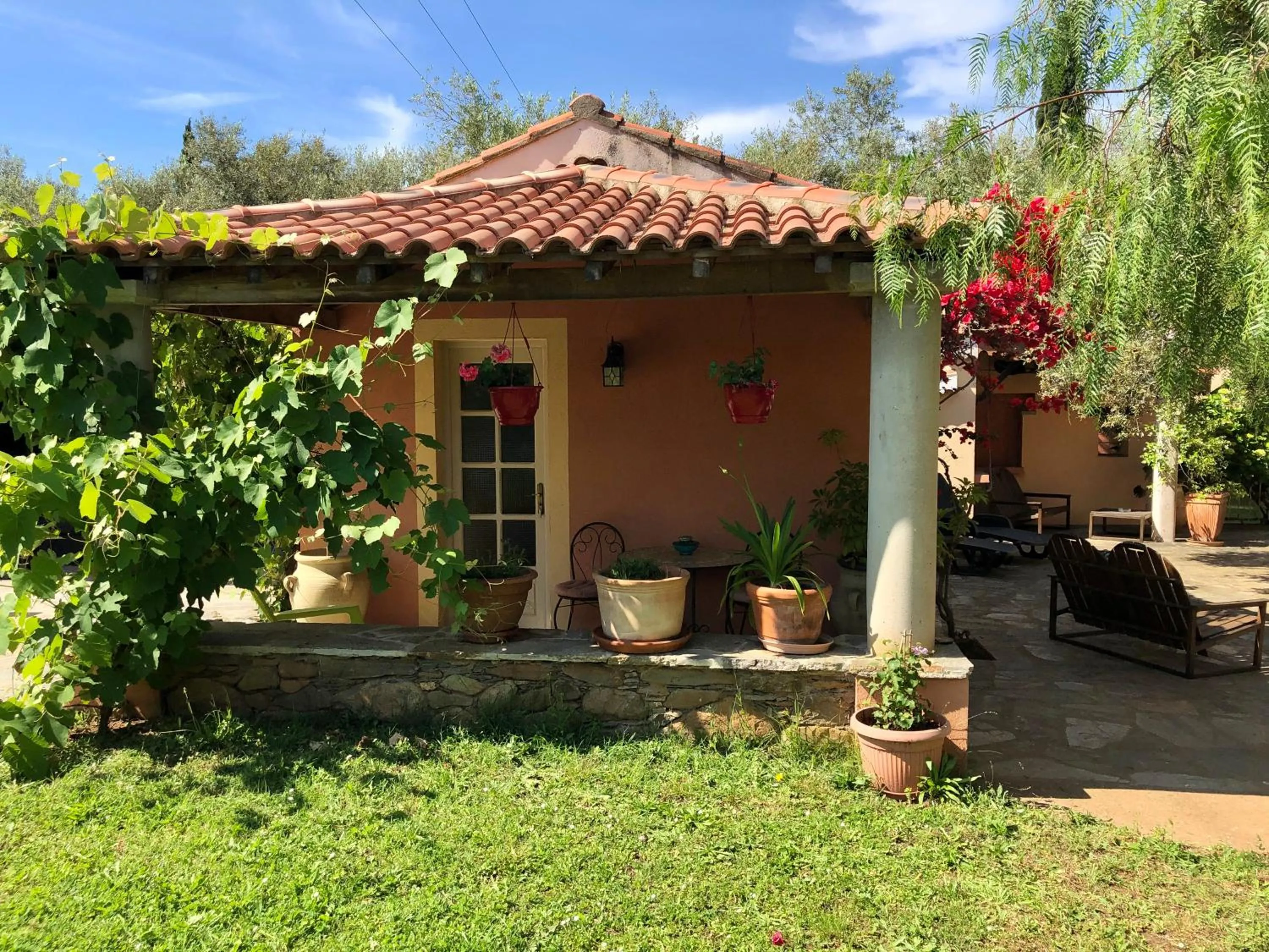 Facade/entrance in Domaine Le Clos des Oliviers