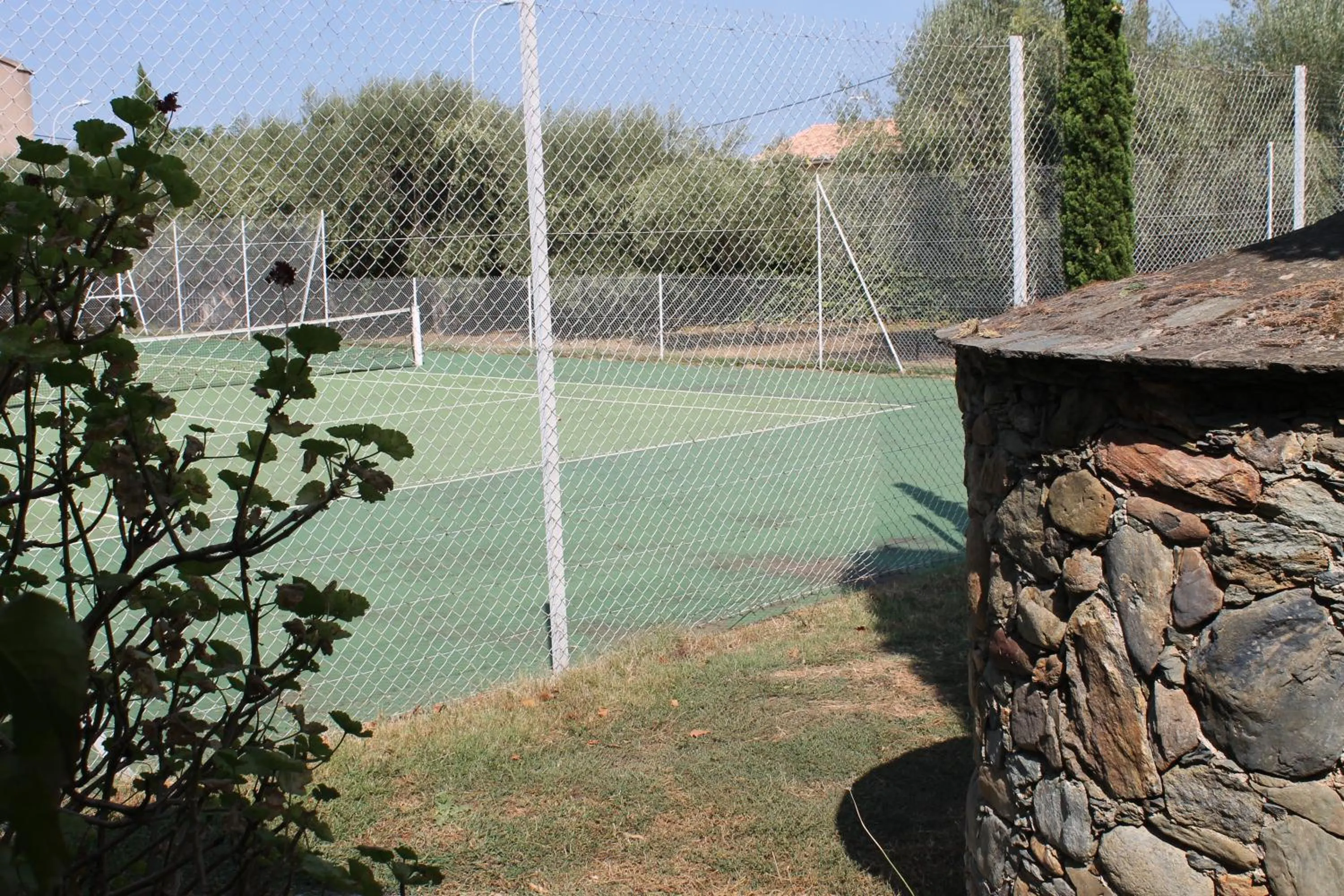 Tennis court in Domaine Le Clos des Oliviers