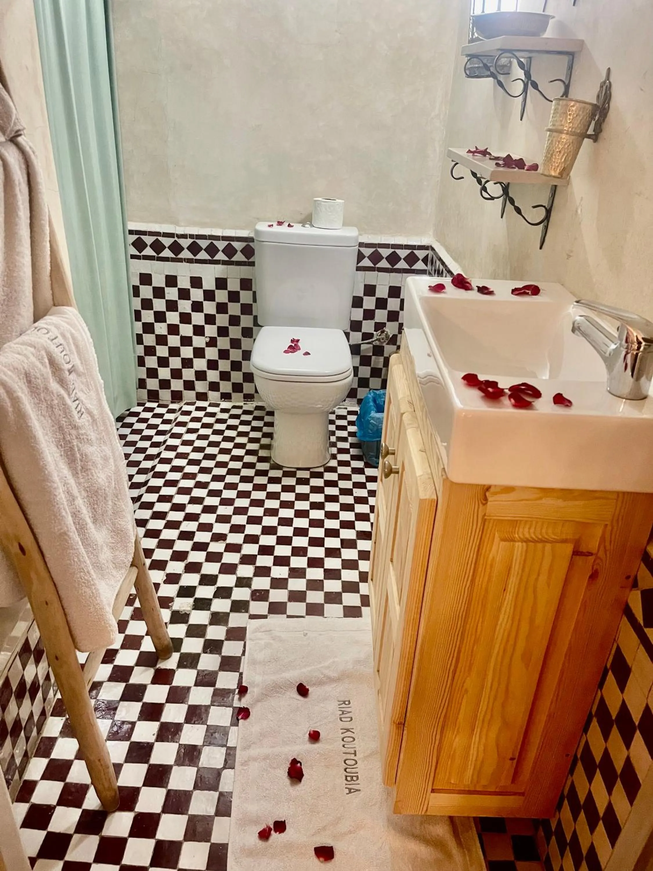 Shower in KOUTOBIA ROYAL