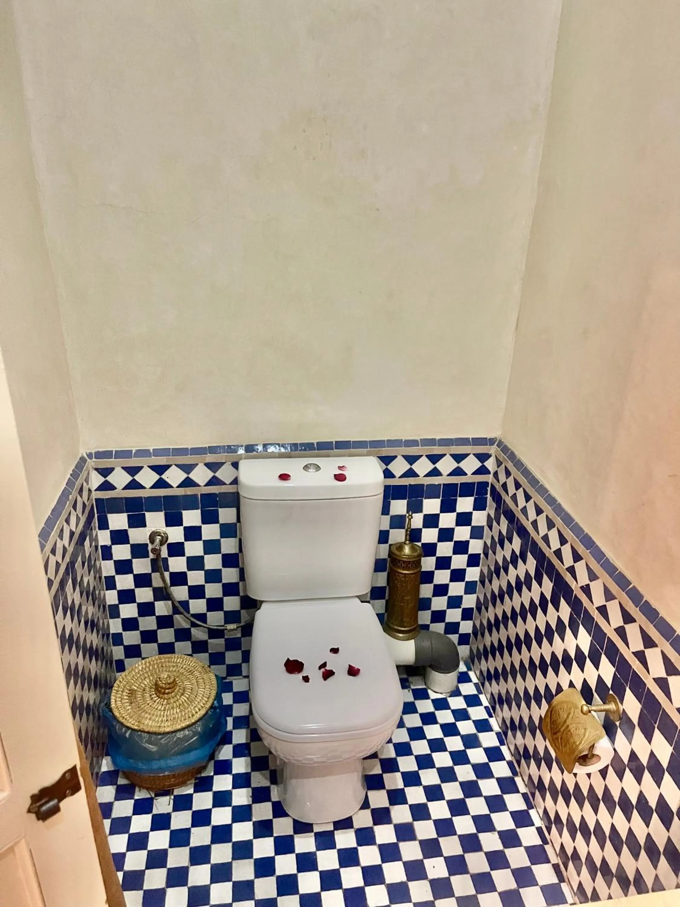 Toilet in KOUTOBIA ROYAL