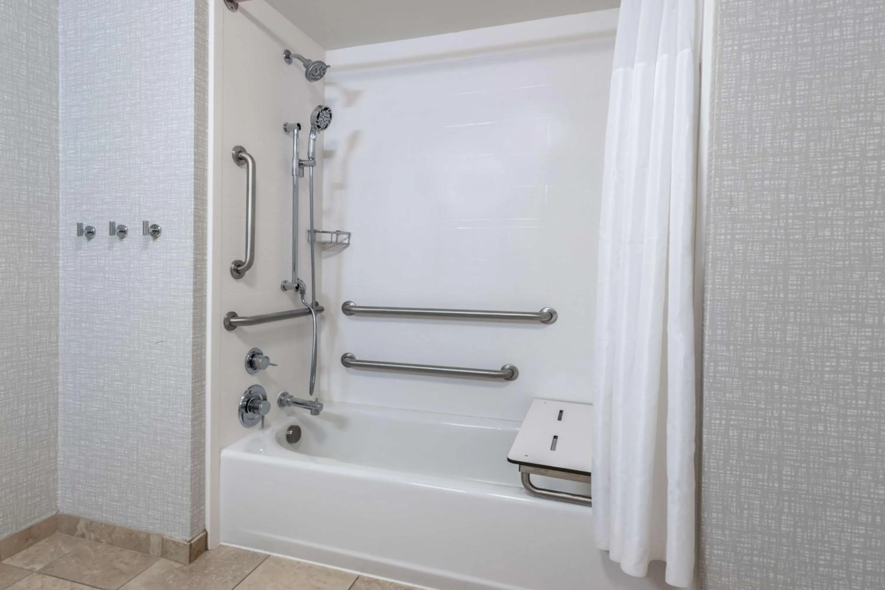 Bathroom in Hampton Inn & Suites Minneapolis St. Paul Airport - Mall of America