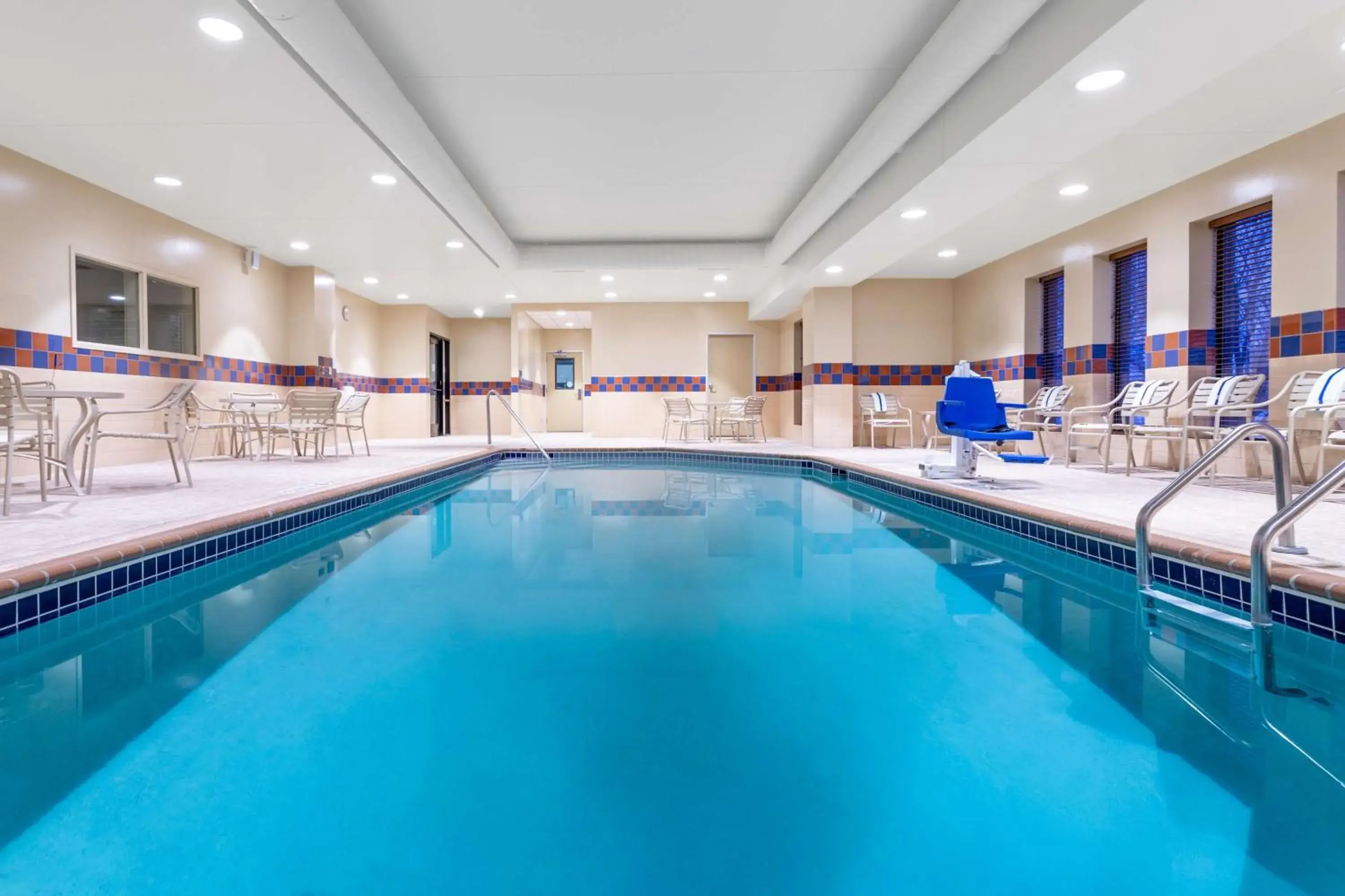 Pool view in Hampton Inn & Suites Minneapolis St. Paul Airport - Mall of America Pool view in Hampton Inn & Suites Minneapolis St. Paul Airport - Mall of America