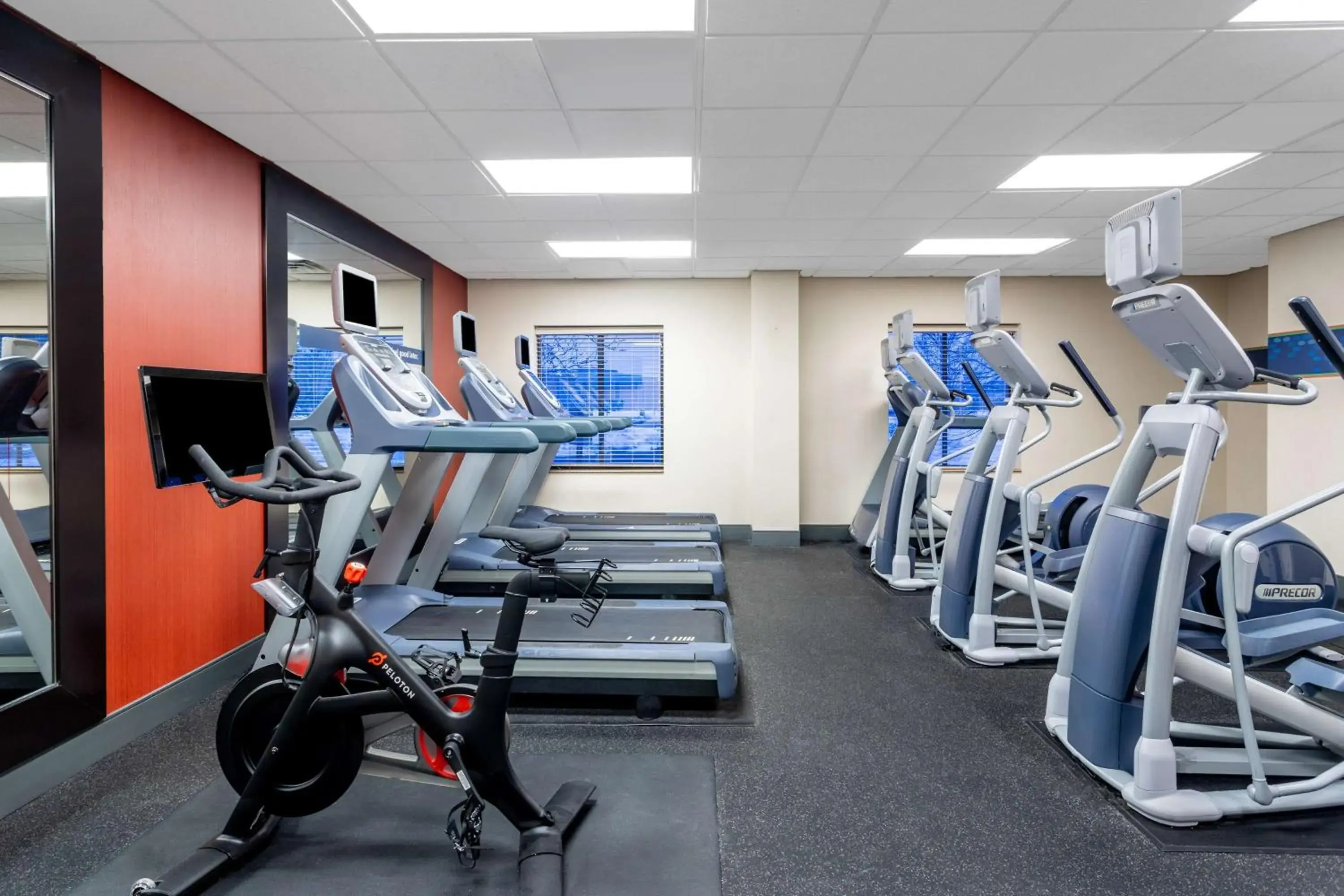 Fitness centre/facilities in Hampton Inn & Suites Minneapolis St. Paul Airport - Mall of America Fitness centre/facilities in Hampton Inn & Suites Minneapolis St. Paul Airport - Mall of America