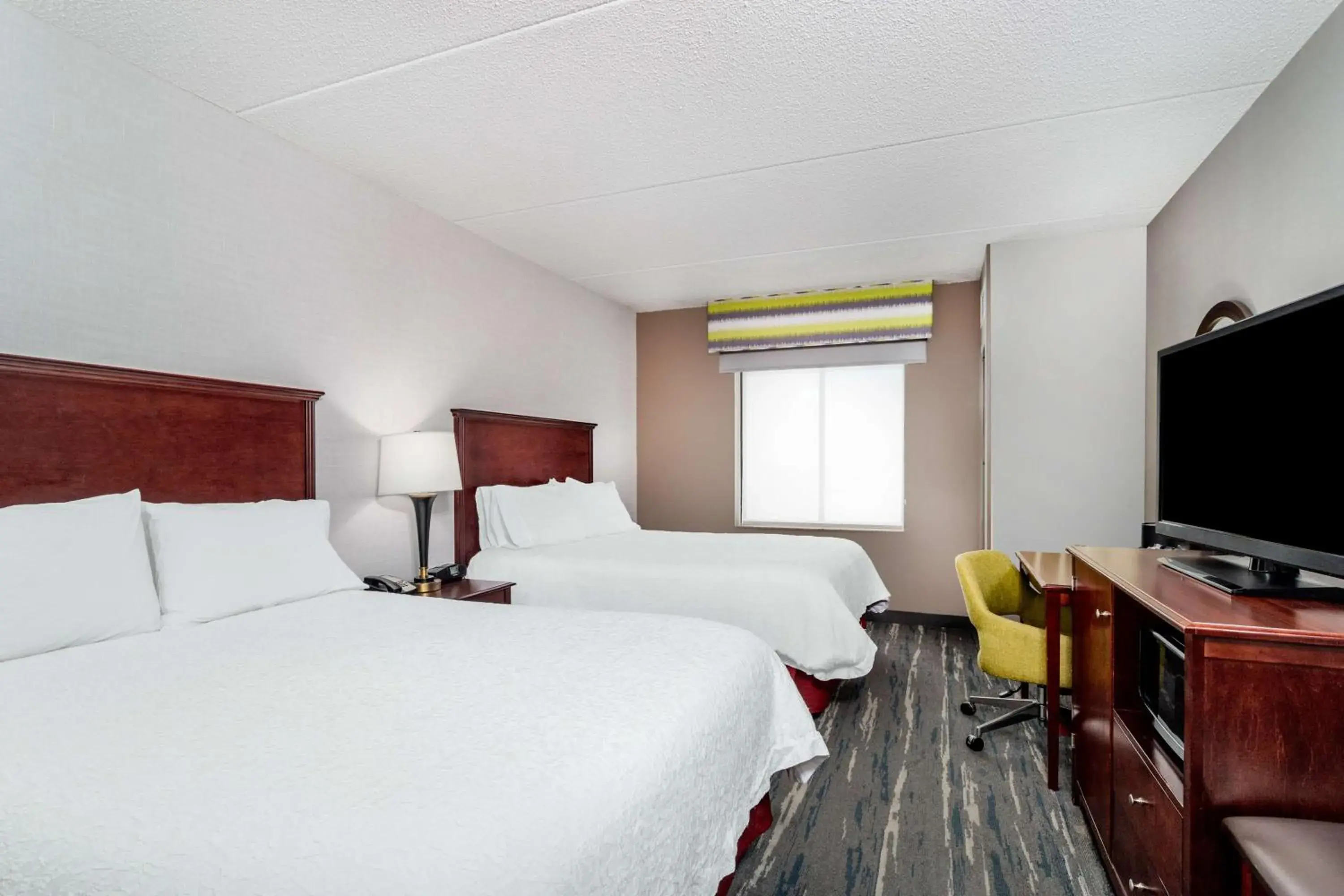Bed in Hampton Inn & Suites Minneapolis St. Paul Airport - Mall of America Bed in Hampton Inn & Suites Minneapolis St. Paul Airport - Mall of America