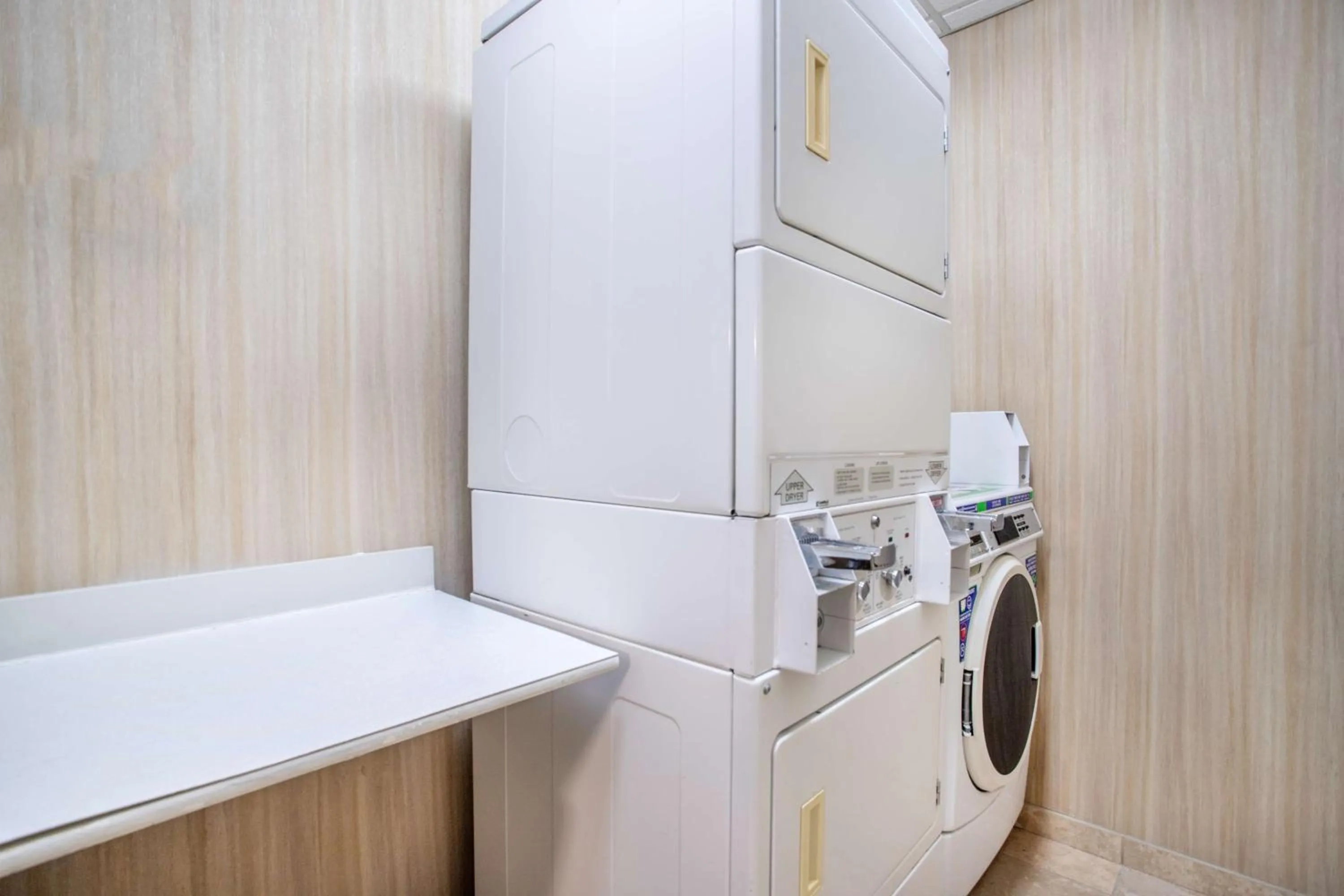 Property building in Hampton Inn & Suites Minneapolis St. Paul Airport - Mall of America