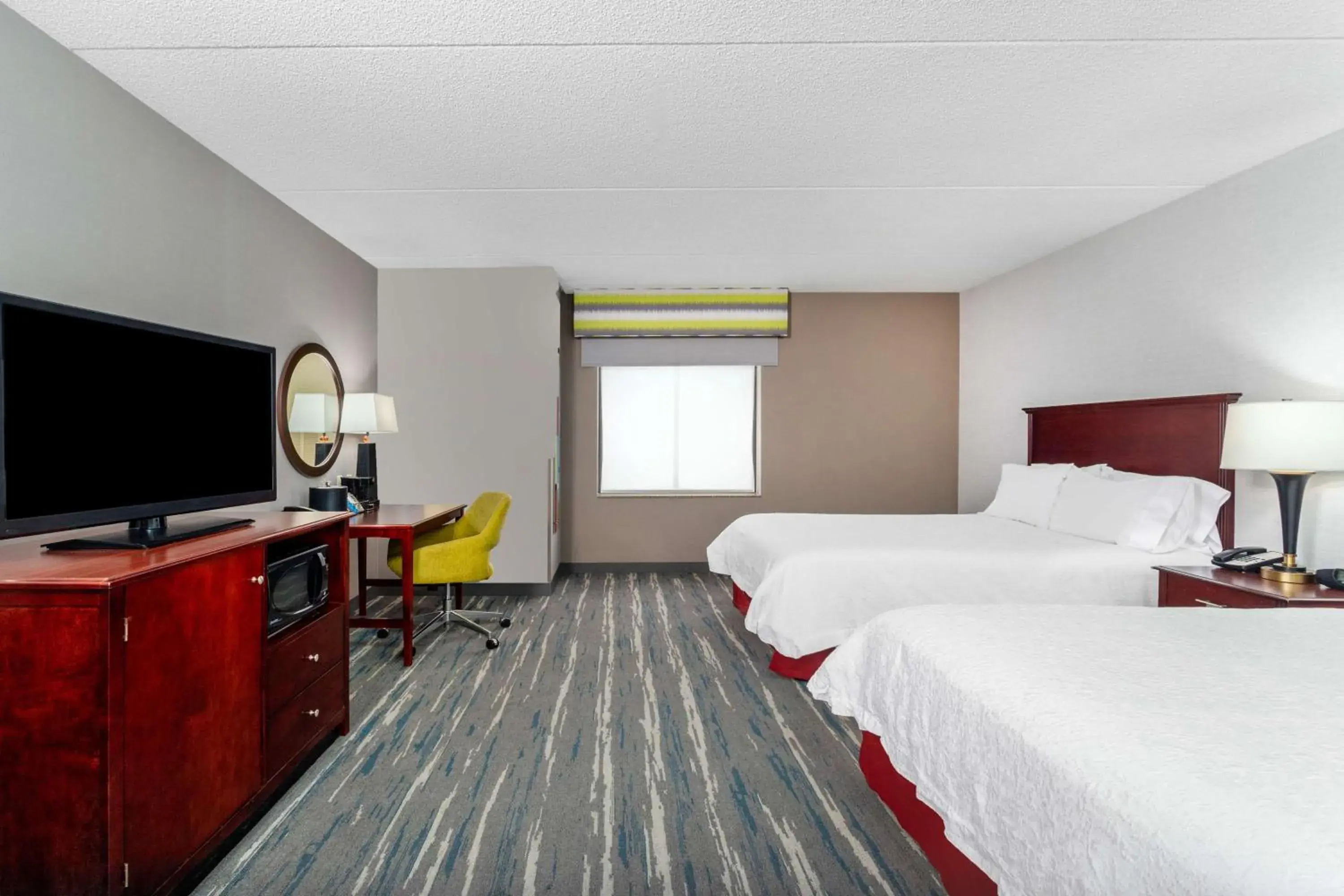 Bedroom, Bed in Hampton Inn & Suites Minneapolis St. Paul Airport - Mall of America Bedroom, Bed in Hampton Inn & Suites Minneapolis St. Paul Airport - Mall of America