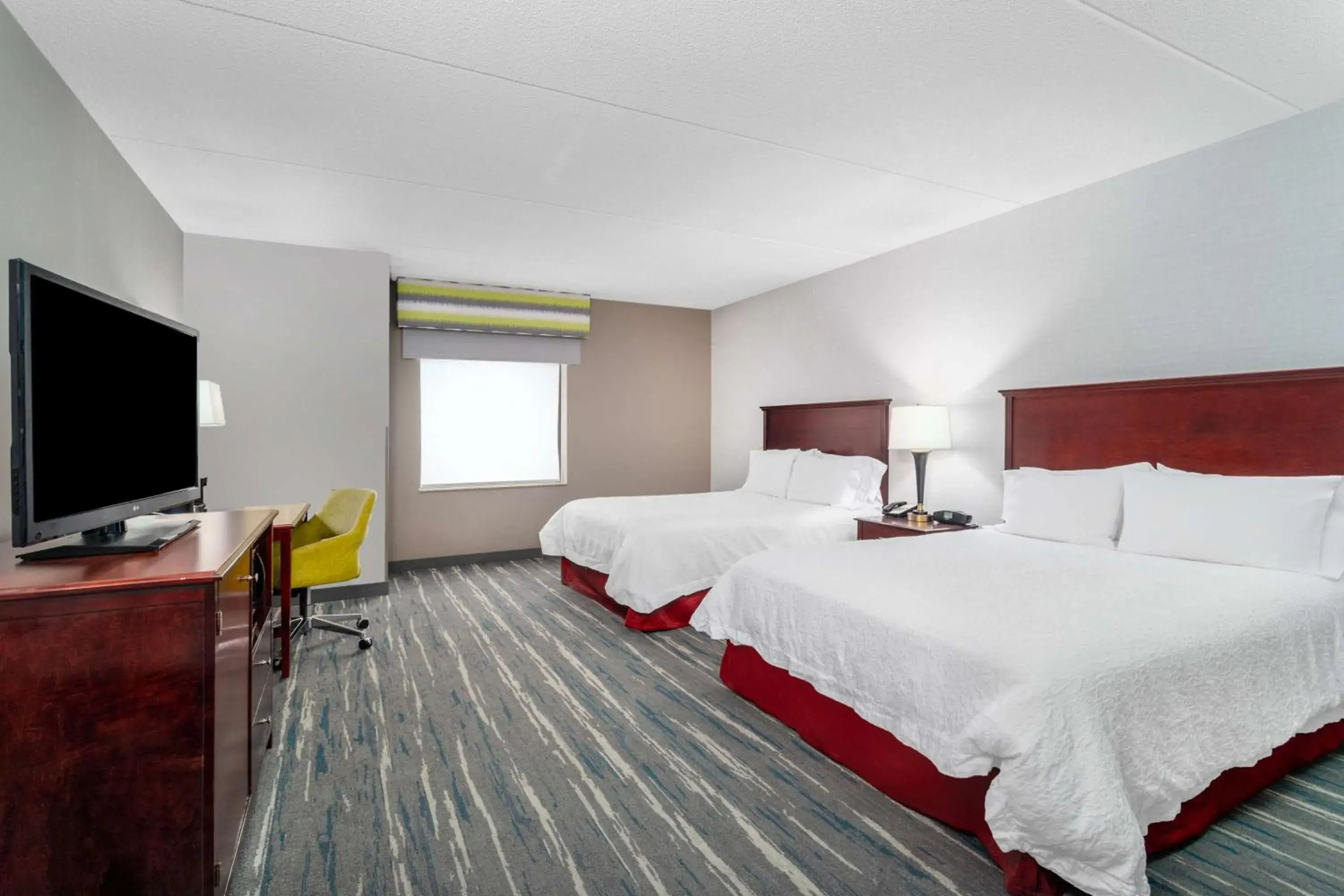 Bedroom, Bed in Hampton Inn & Suites Minneapolis St. Paul Airport - Mall of America Bedroom, Bed in Hampton Inn & Suites Minneapolis St. Paul Airport - Mall of America