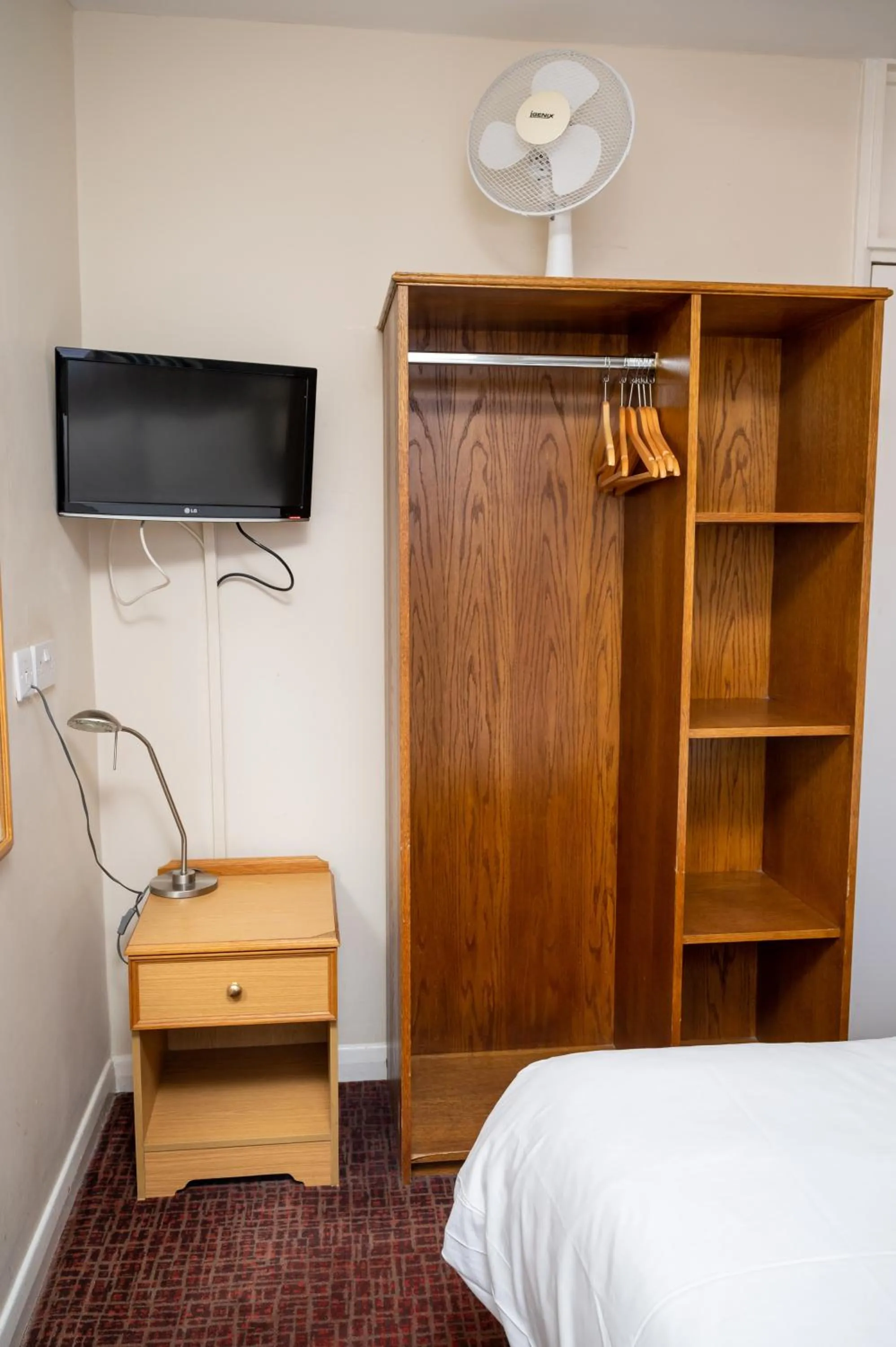 hair dresser, Bed in Old Grey Mare Inn by Greene King Inns