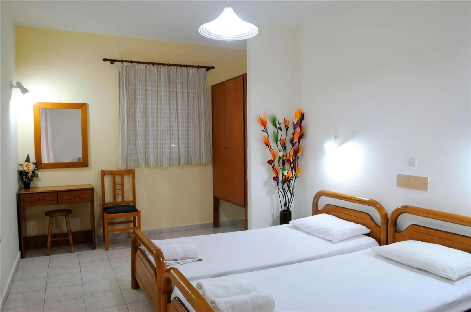 Nikos 2 Studios & Apartments