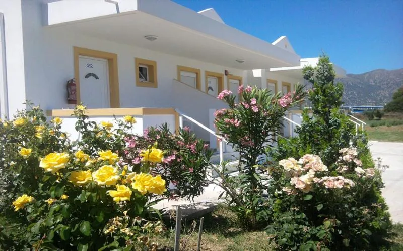 Nikos 2 Studios & Apartments
