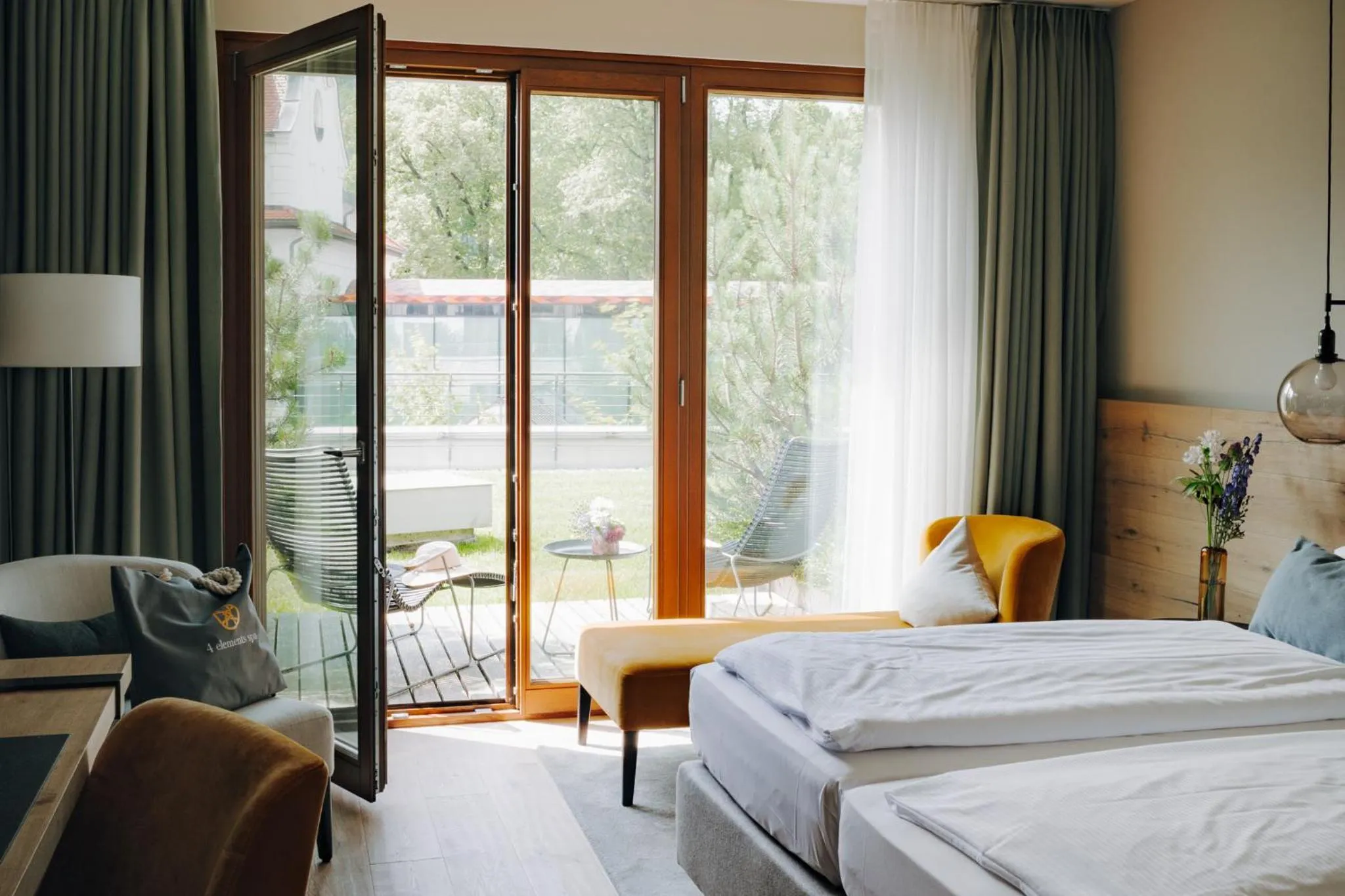 Bed in AMERON Neuschwanstein Alpsee Resort & Spa