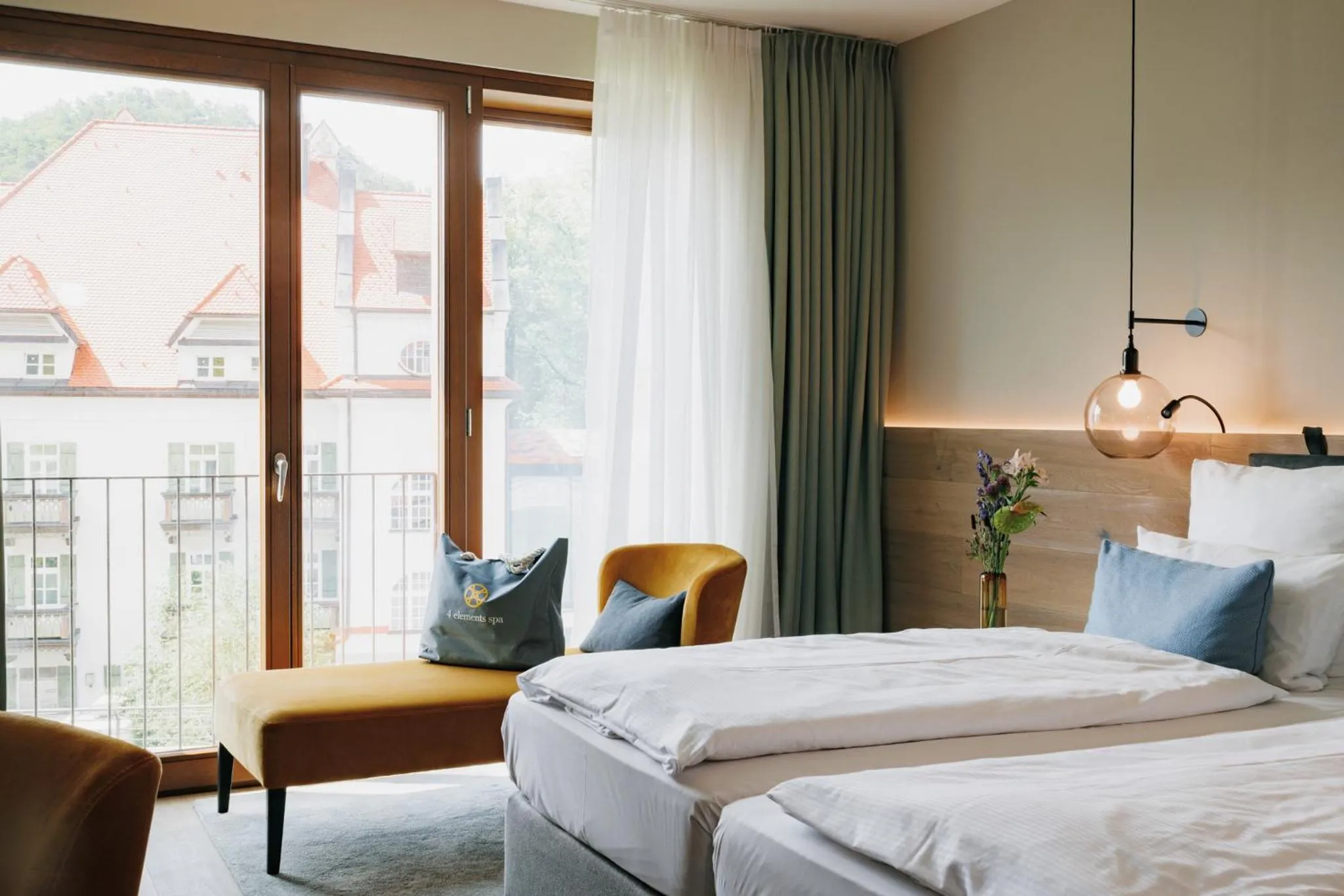 Bed in AMERON Neuschwanstein Alpsee Resort & Spa