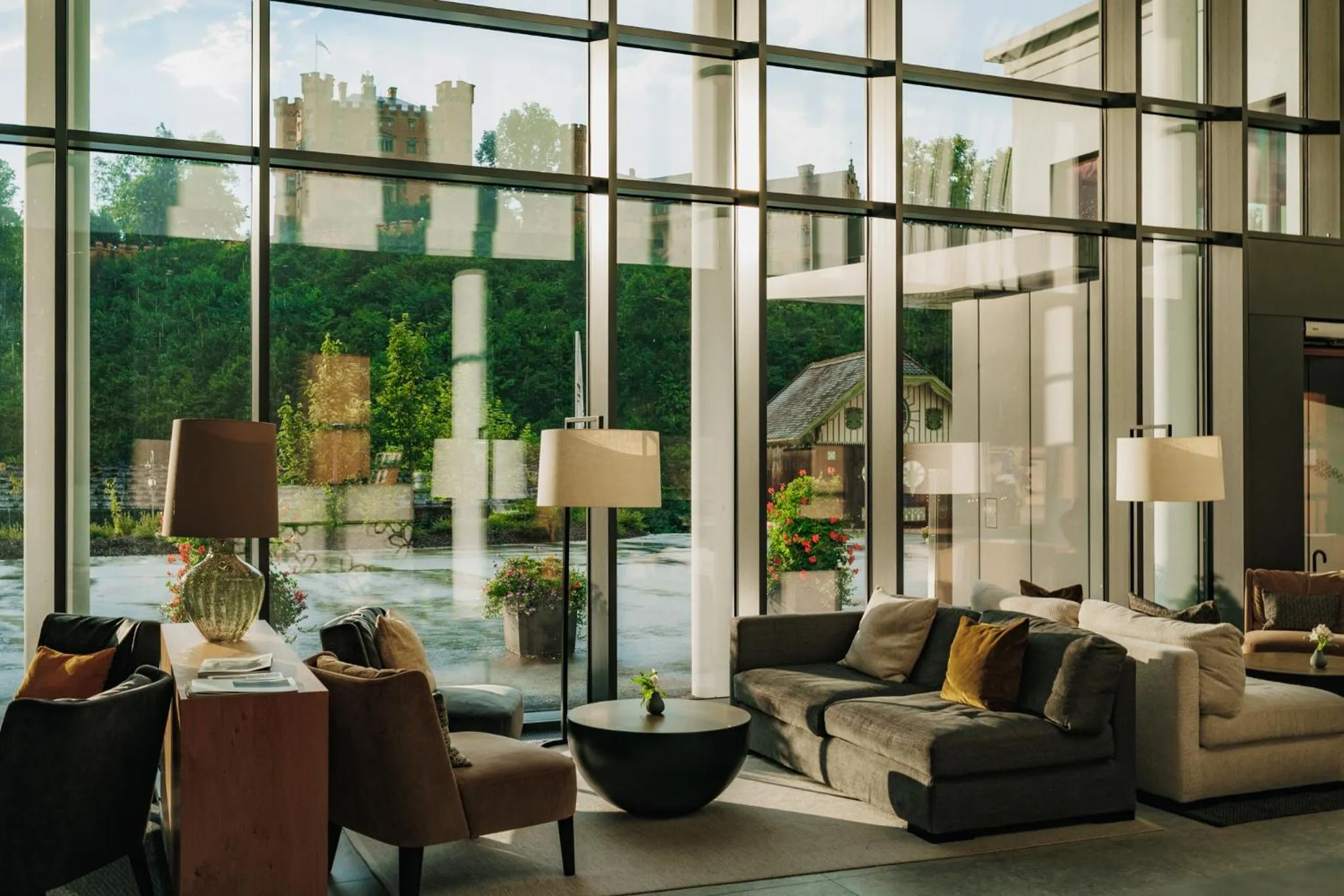 Lobby or reception in AMERON Neuschwanstein Alpsee Resort & Spa